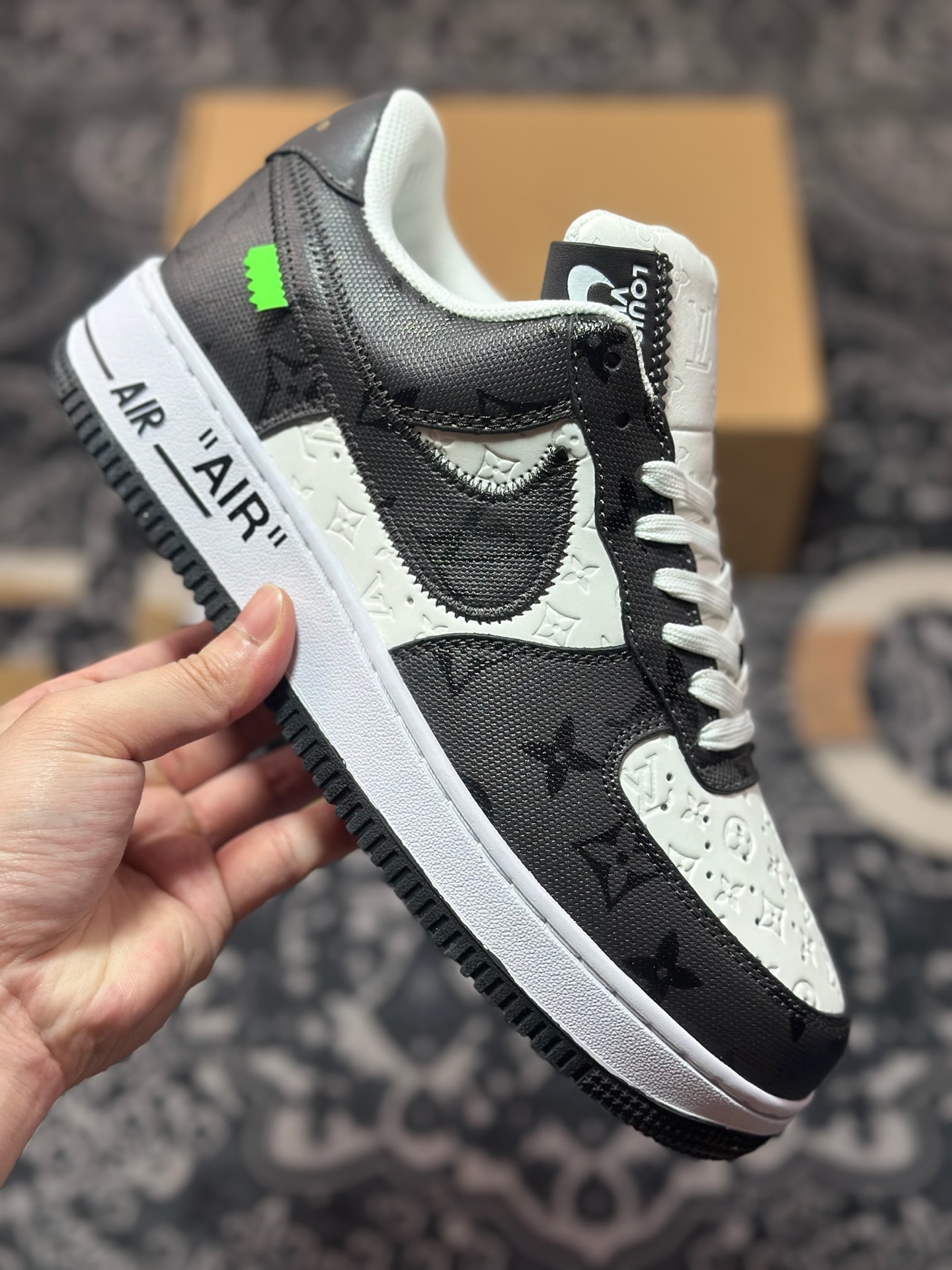 路易威登Louis Vuitton x Nike Air Force 1'07 LV8 Low” Black/White/LV Monogram”空军一号板鞋“皮革黑白LV压纹老花”