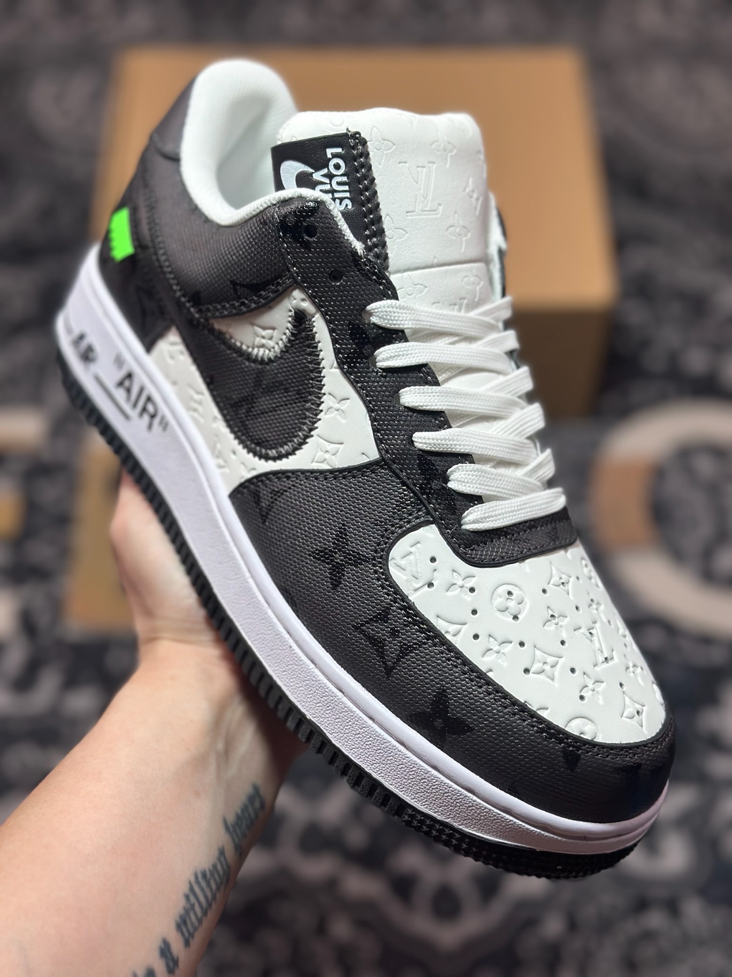 路易威登Louis Vuitton x Nike Air Force 1’07 LV8 Low” Black/White/LV Monogram”空军一号板鞋“皮革黑白LV压纹老花”