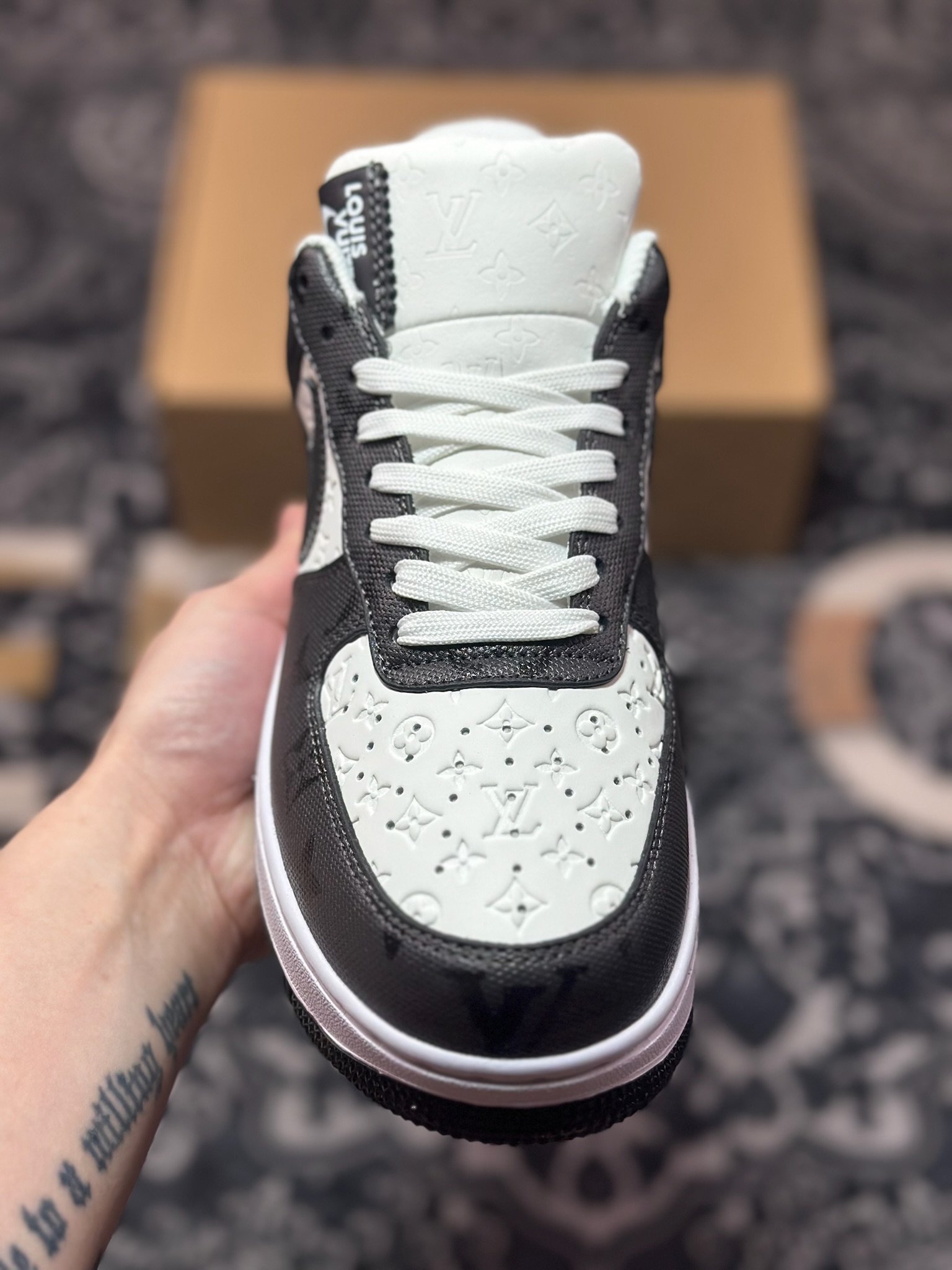 路易威登Louis Vuitton x Nike Air Force 1'07 LV8 Low” Black/White/LV Monogram”空军一号板鞋“皮革黑白LV压纹老花”