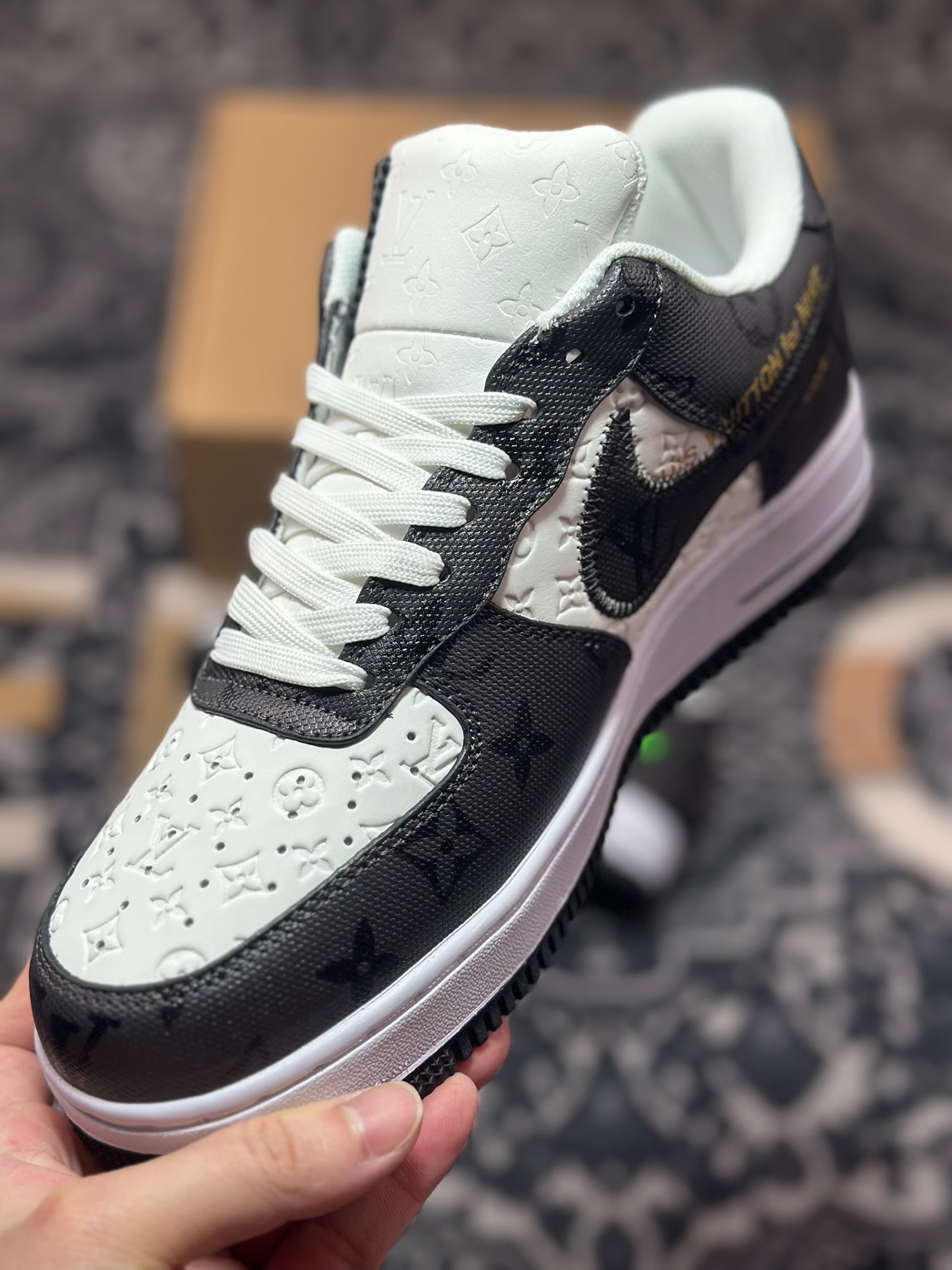 路易威登Louis Vuitton x Nike Air Force 1'07 LV8 Low” Black/White/LV Monogram”空军一号板鞋“皮革黑白LV压纹老花”