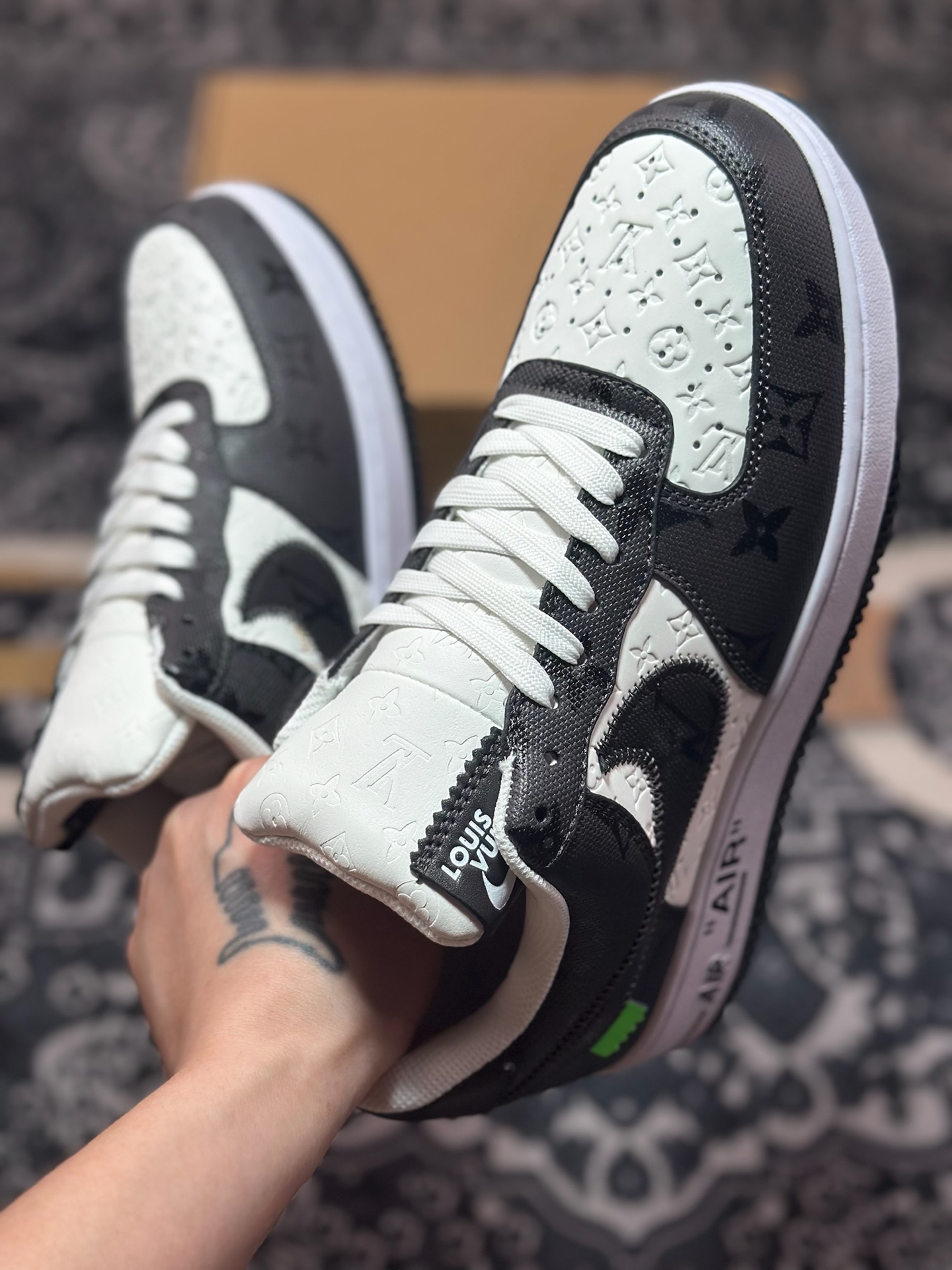 路易威登Louis Vuitton x Nike Air Force 1'07 LV8 Low” Black/White/LV Monogram”空军一号板鞋“皮革黑白LV压纹老花”