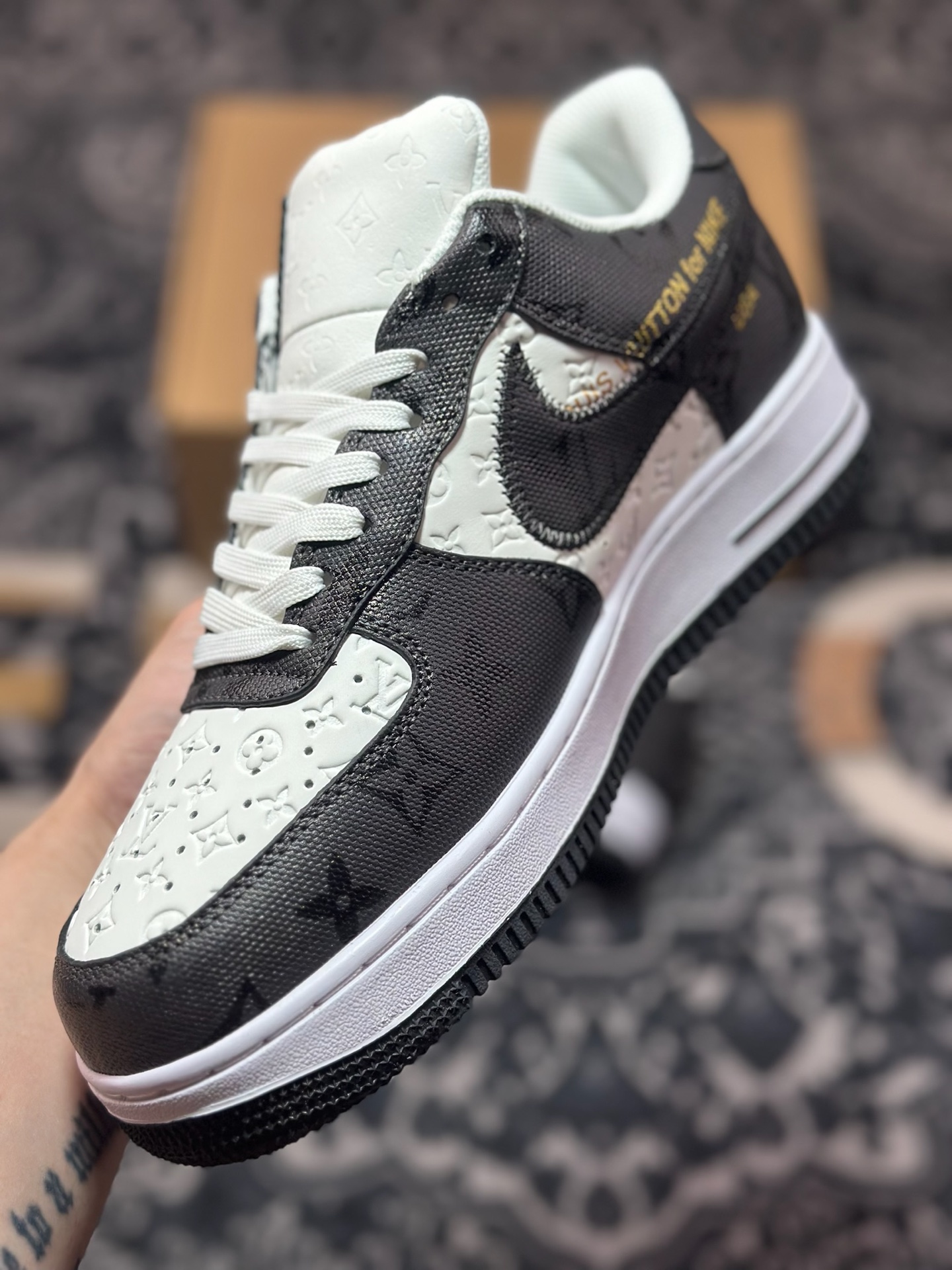 路易威登Louis Vuitton x Nike Air Force 1'07 LV8 Low” Black/White/LV Monogram”空军一号板鞋“皮革黑白LV压纹老花”