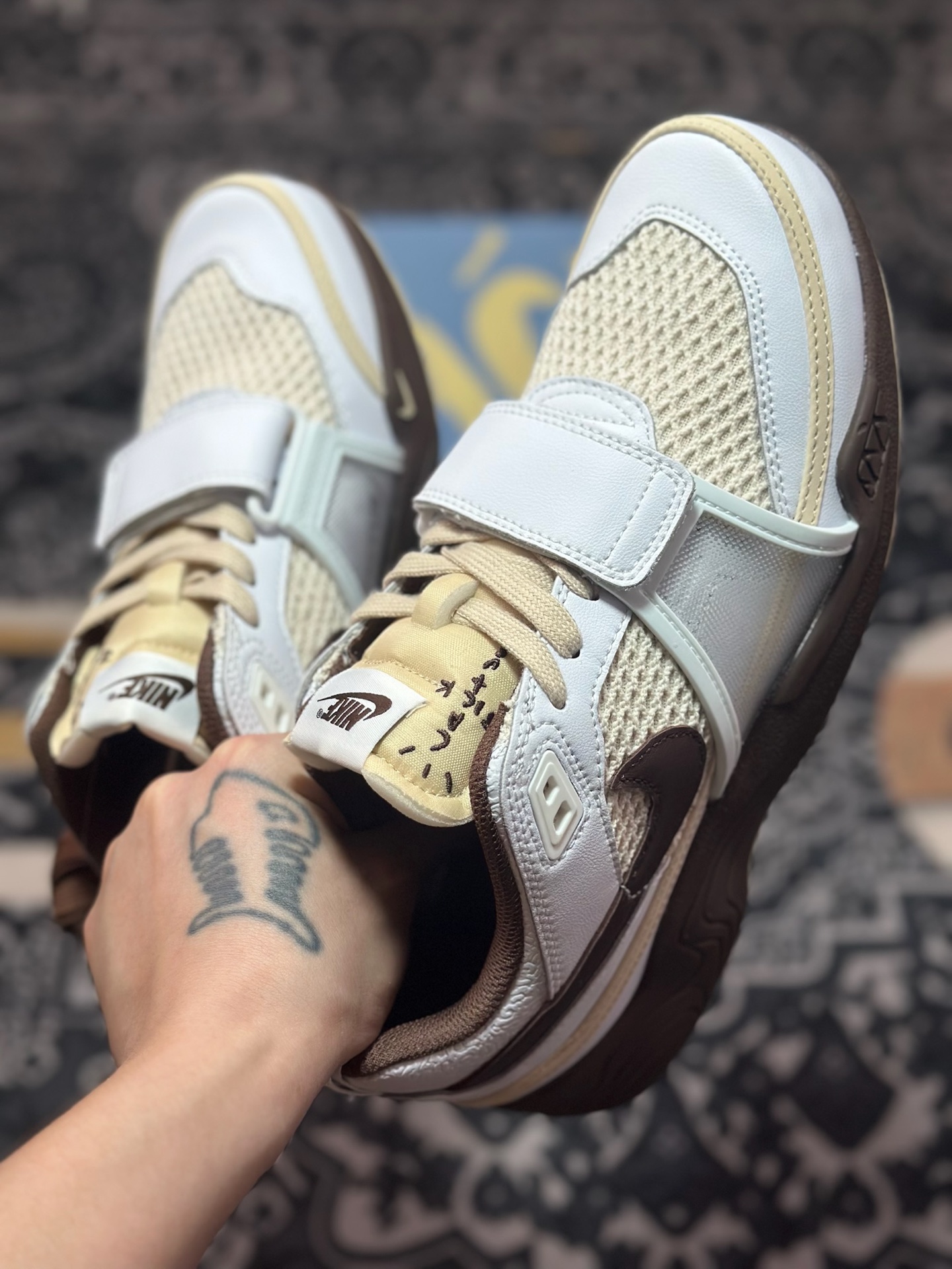 优选 Travis Scott x Nike Zoom Field Jaxx ”Light Chocolate” 联名款 潮流低帮生活休闲鞋 HQ3073-100