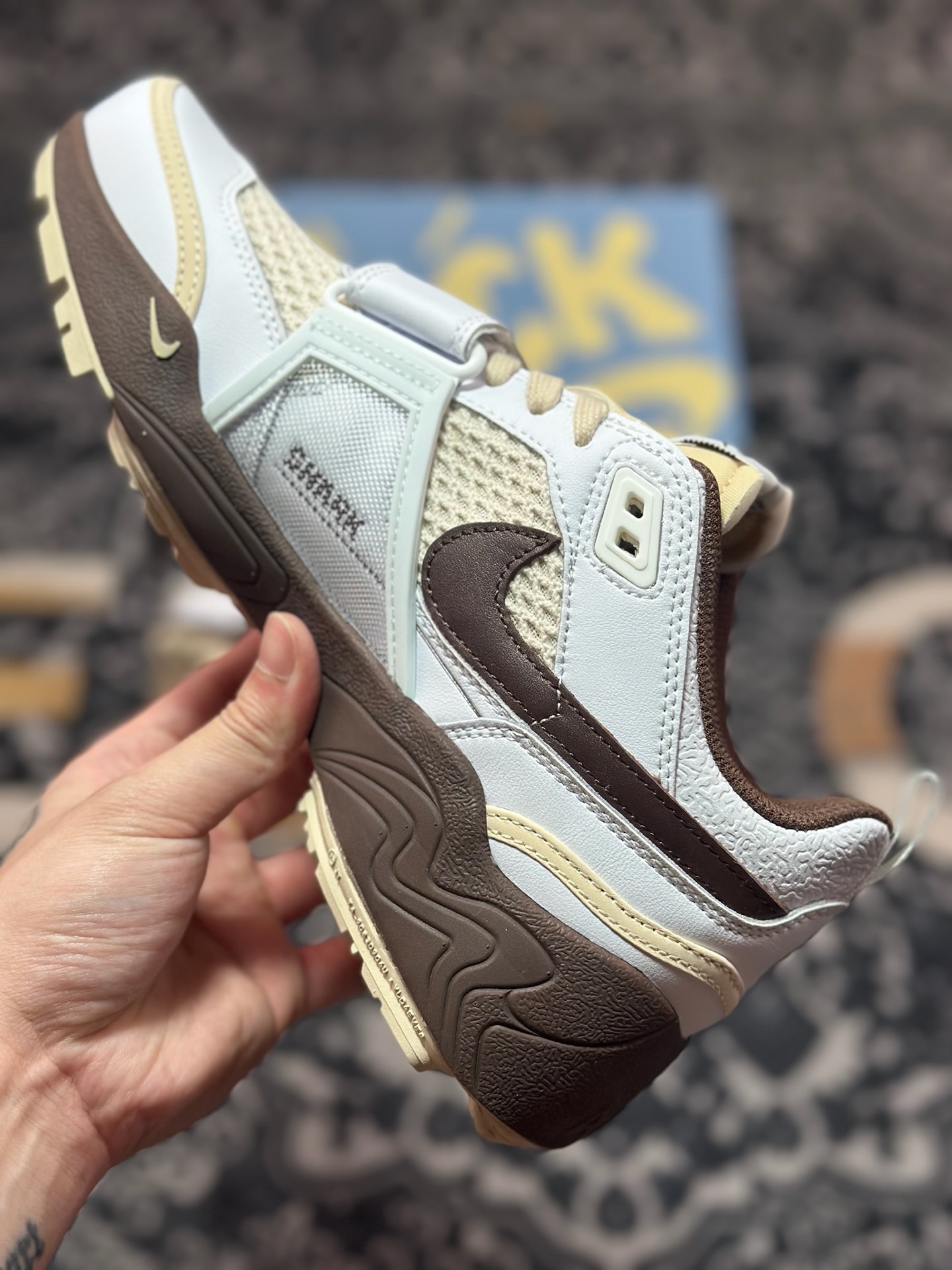 优选 Travis Scott x Nike Zoom Field Jaxx ”Light Chocolate” 联名款 潮流低帮生活休闲鞋 HQ3073-100