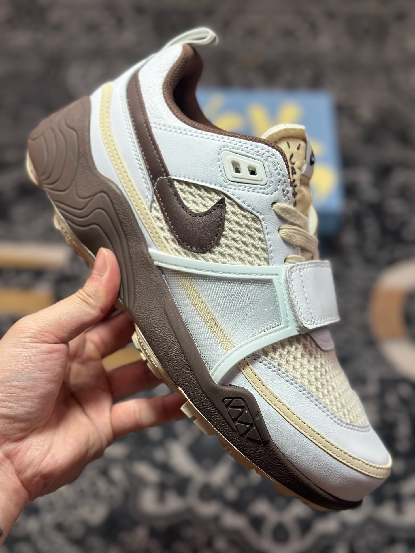 优选 Travis Scott x Nike Zoom Field Jaxx ”Light Chocolate” 联名款 潮流低帮生活休闲鞋 HQ3073-100