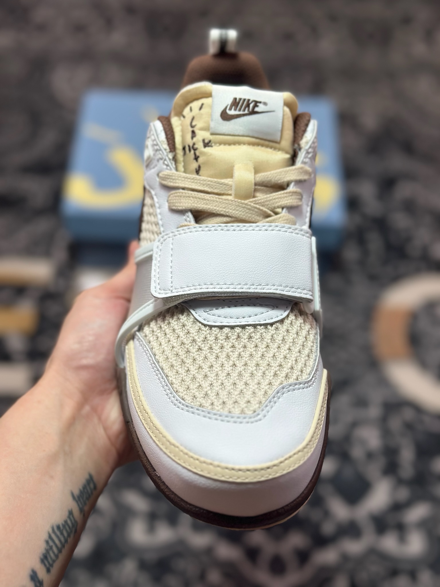 优选 Travis Scott x Nike Zoom Field Jaxx ”Light Chocolate” 联名款 潮流低帮生活休闲鞋 HQ3073-100
