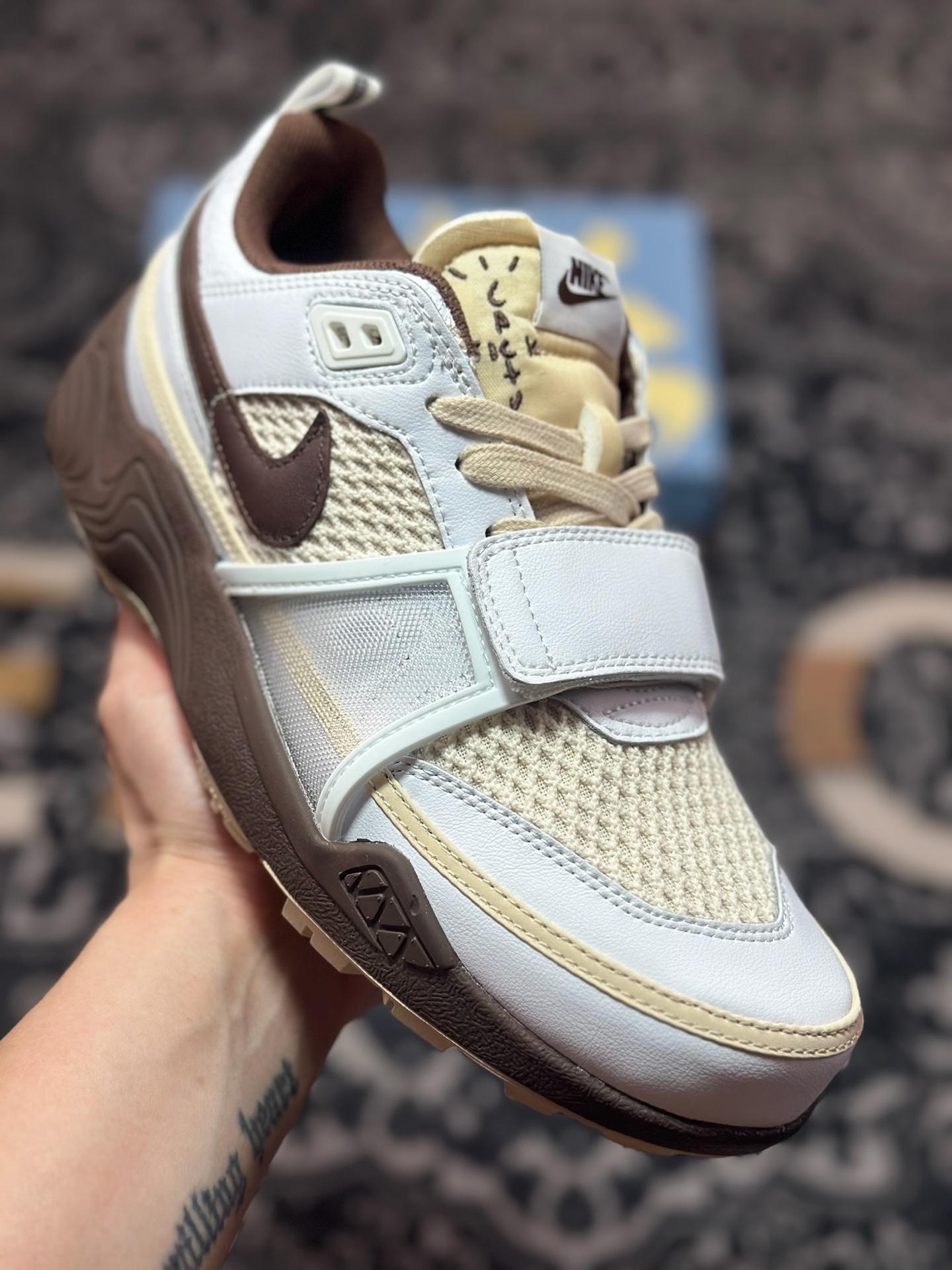 优选 Travis Scott x Nike Zoom Field Jaxx ”Light Chocolate” 联名款 潮流低帮生活休闲鞋 HQ3073-100
