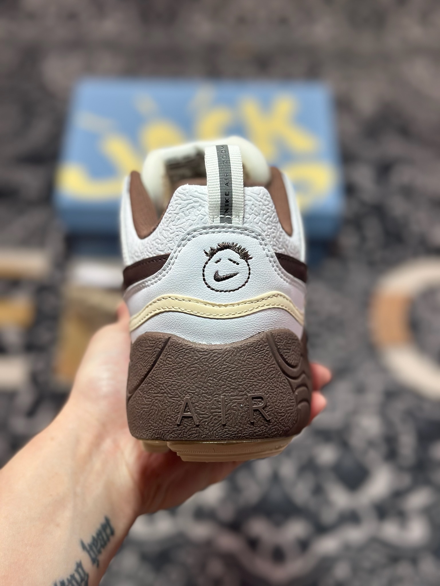 优选 Travis Scott x Nike Zoom Field Jaxx ”Light Chocolate” 联名款 潮流低帮生活休闲鞋 HQ3073-100