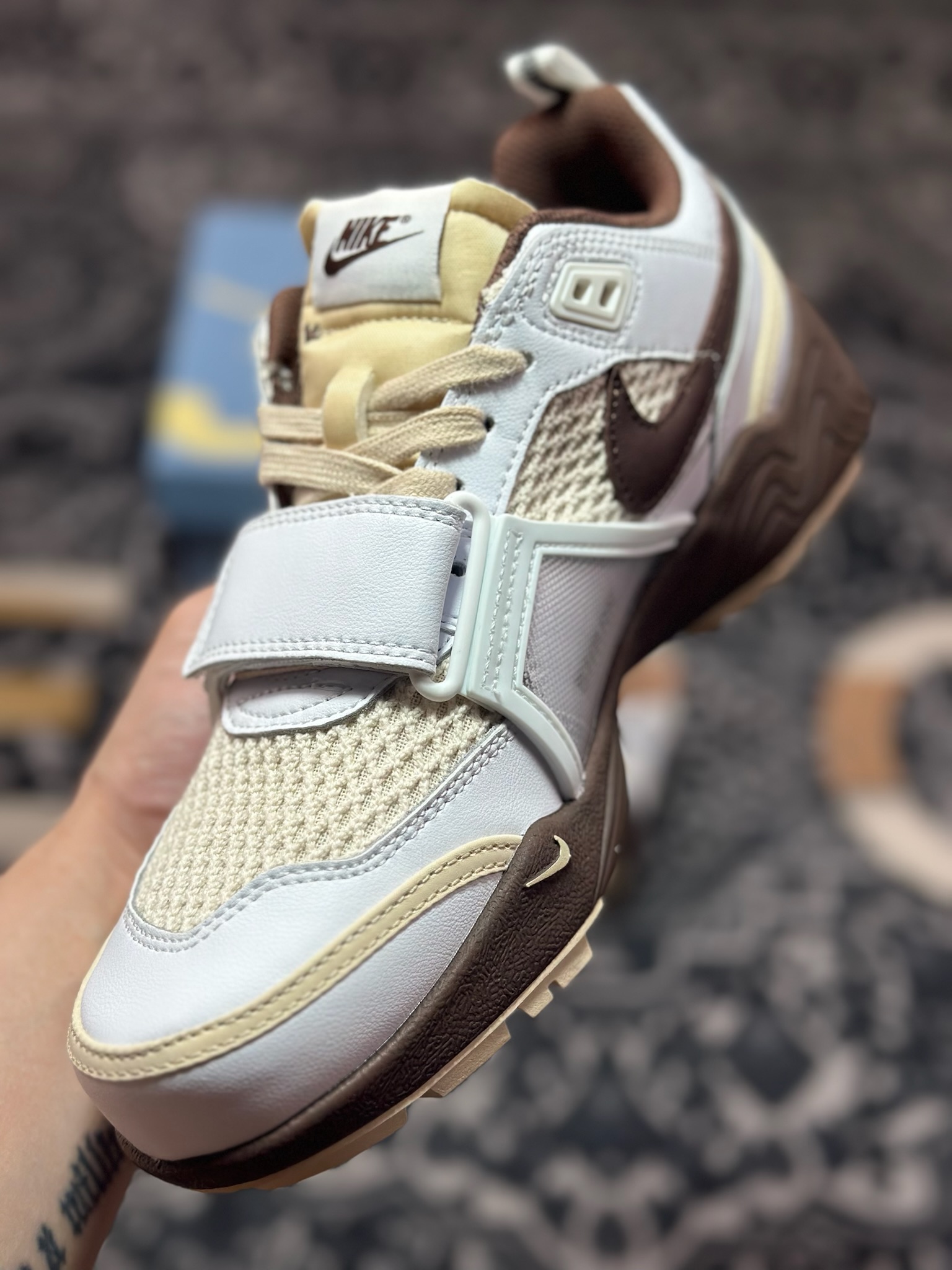 优选 Travis Scott x Nike Zoom Field Jaxx ”Light Chocolate” 联名款 潮流低帮生活休闲鞋 HQ3073-100