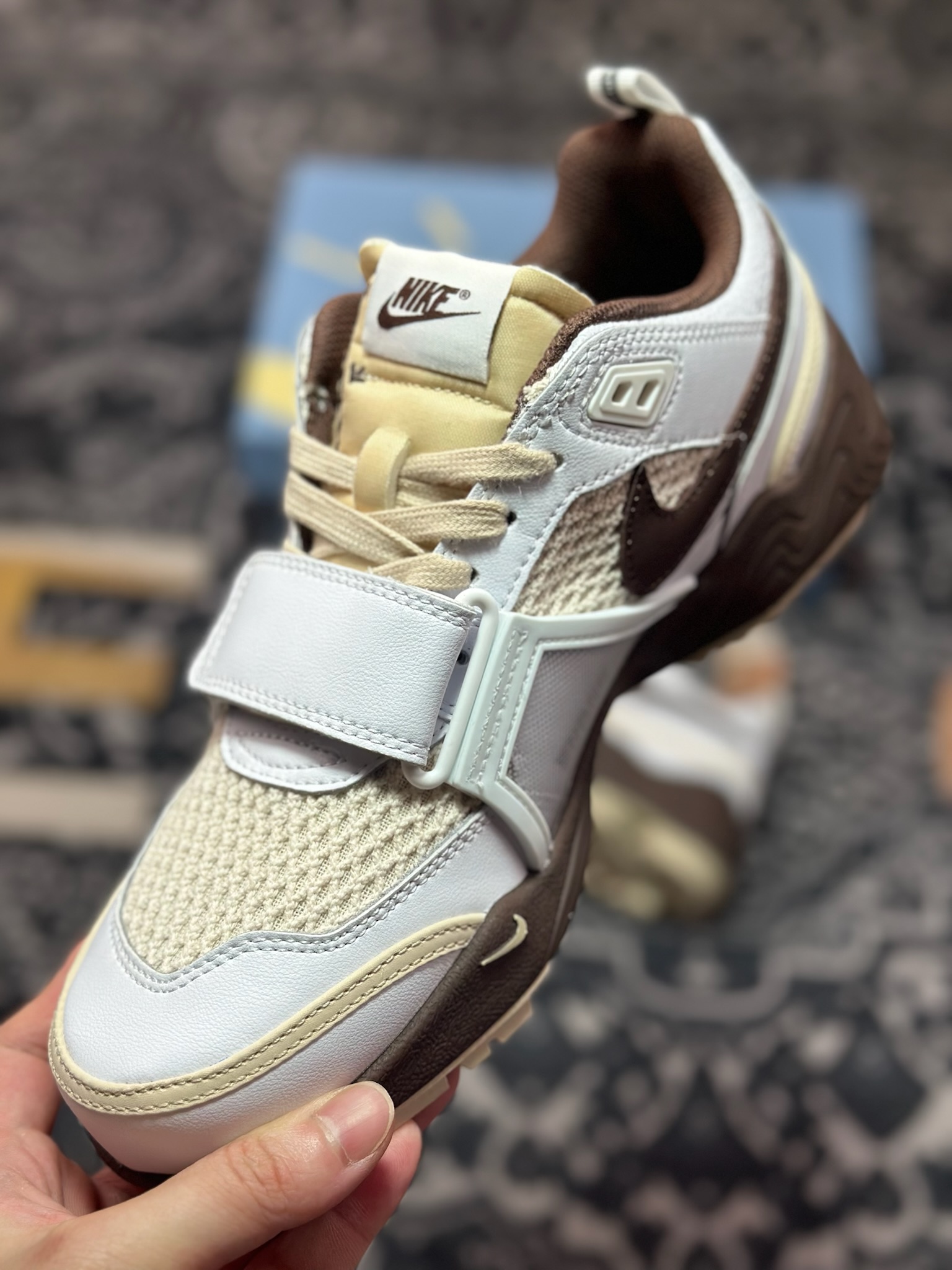 优选 Travis Scott x Nike Zoom Field Jaxx ”Light Chocolate” 联名款 潮流低帮生活休闲鞋 HQ3073-100