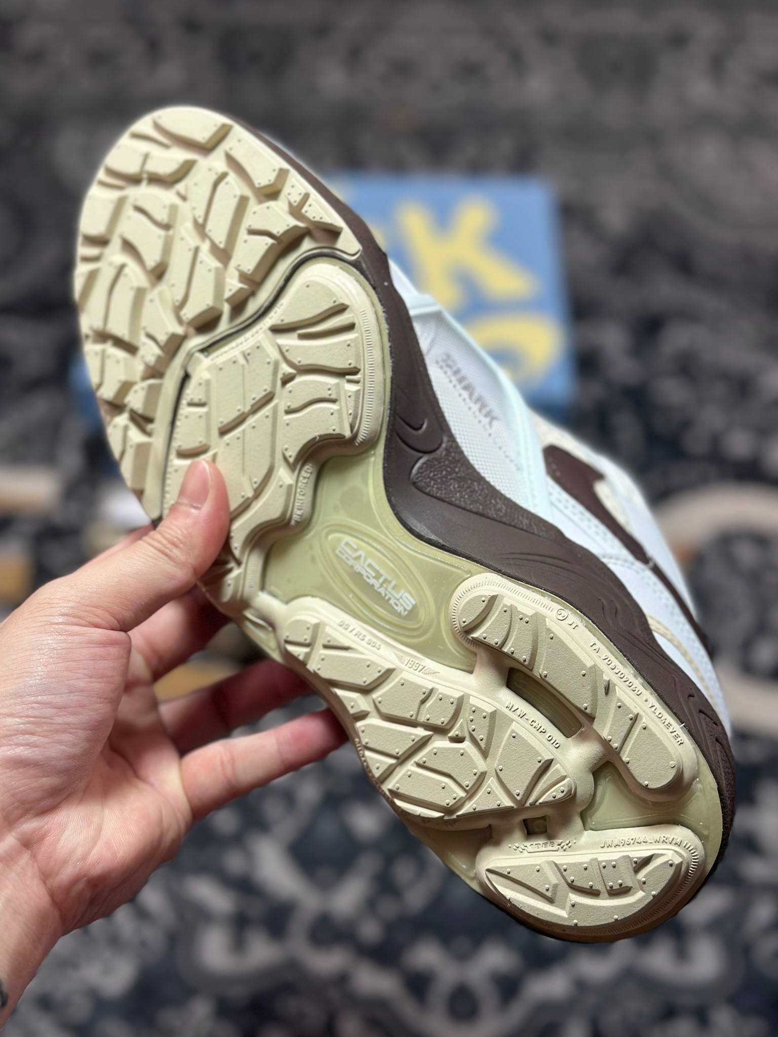 优选 Travis Scott x Nike Zoom Field Jaxx ”Light Chocolate” 联名款 潮流低帮生活休闲鞋 HQ3073-100