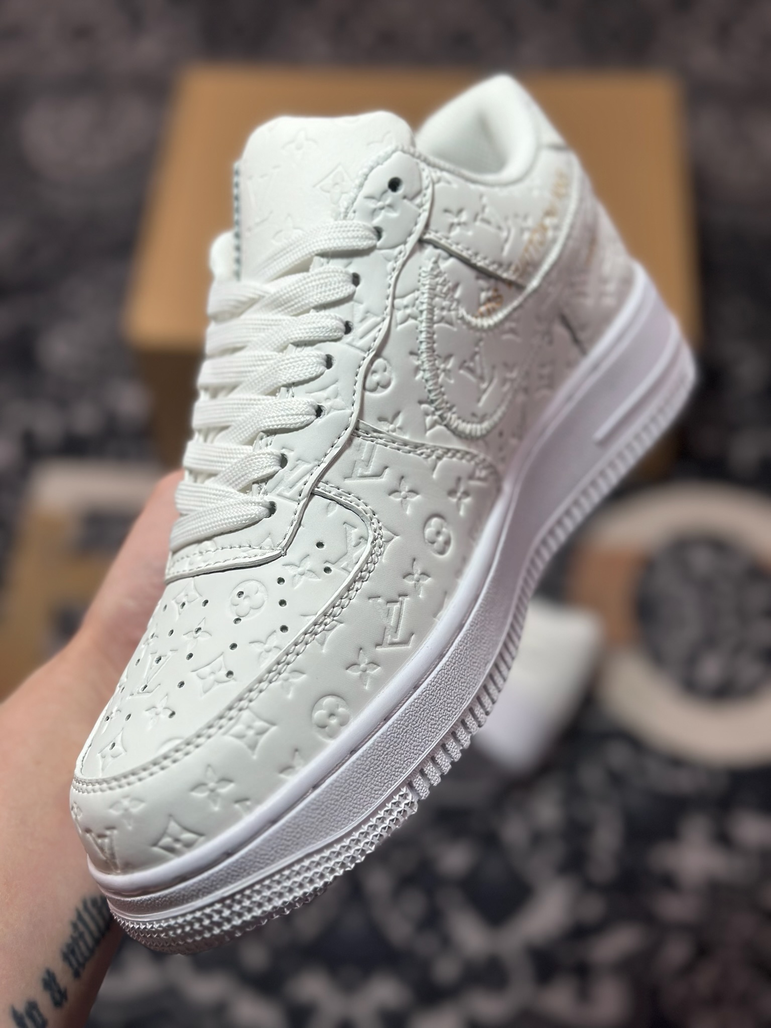 路易威登Louis Vuitton x Nike Air Force 1'07 LV8 Low” White/LV Monogram”空军一号板鞋“皮革全白LV压纹老花”