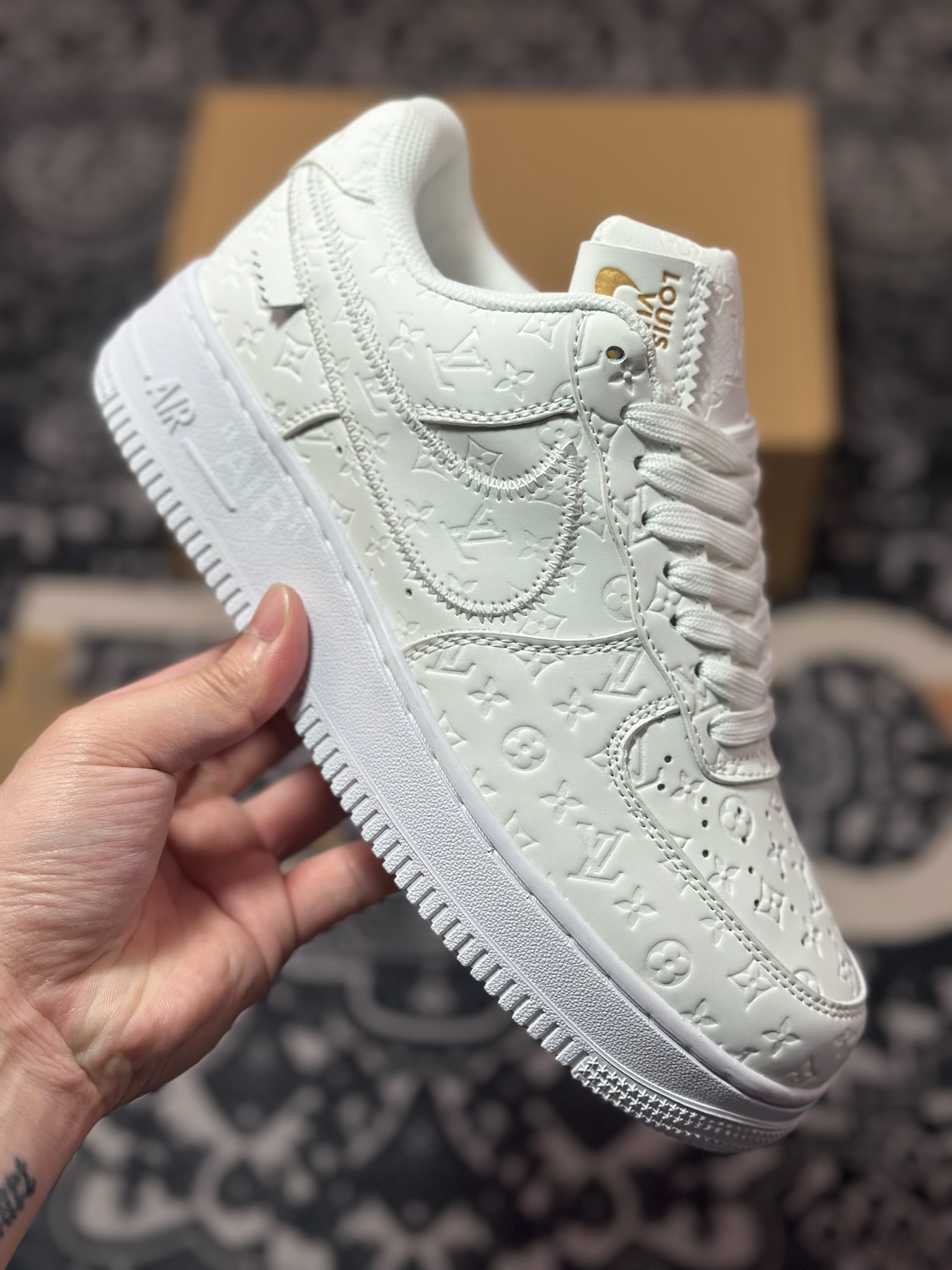 路易威登Louis Vuitton x Nike Air Force 1'07 LV8 Low” White/LV Monogram”空军一号板鞋“皮革全白LV压纹老花”