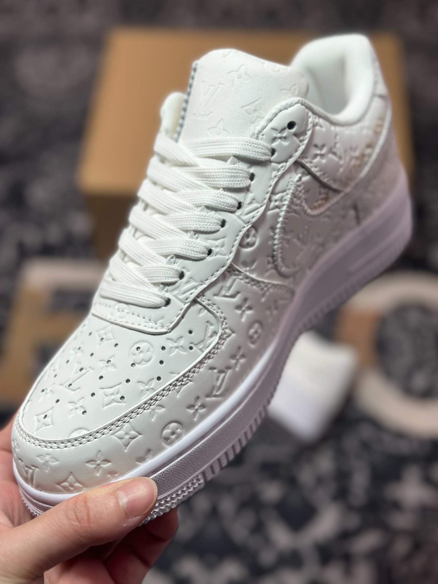 路易威登Louis Vuitton x Nike Air Force 1'07 LV8 Low” White/LV Monogram”空军一号板鞋“皮革全白LV压纹老花”