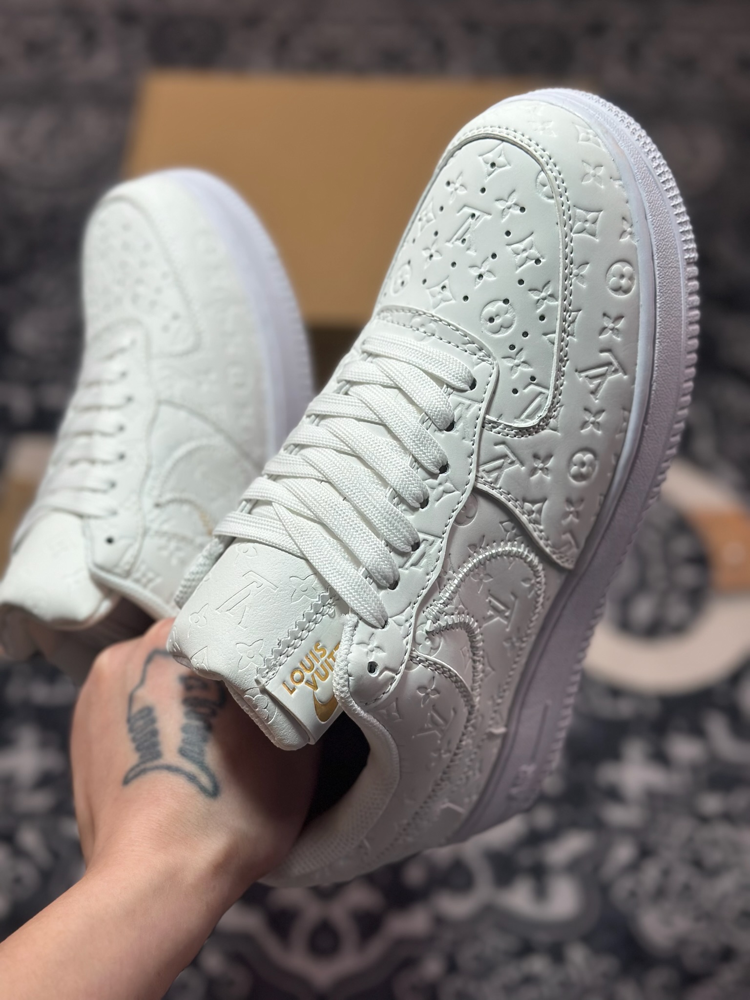 路易威登Louis Vuitton x Nike Air Force 1'07 LV8 Low” White/LV Monogram”空军一号板鞋“皮革全白LV压纹老花”