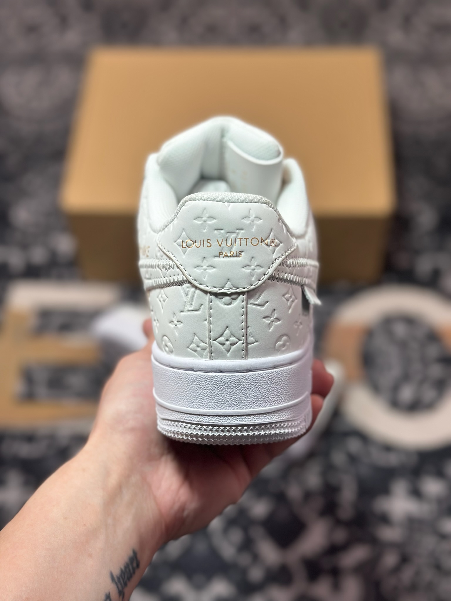 路易威登Louis Vuitton x Nike Air Force 1'07 LV8 Low” White/LV Monogram”空军一号板鞋“皮革全白LV压纹老花”