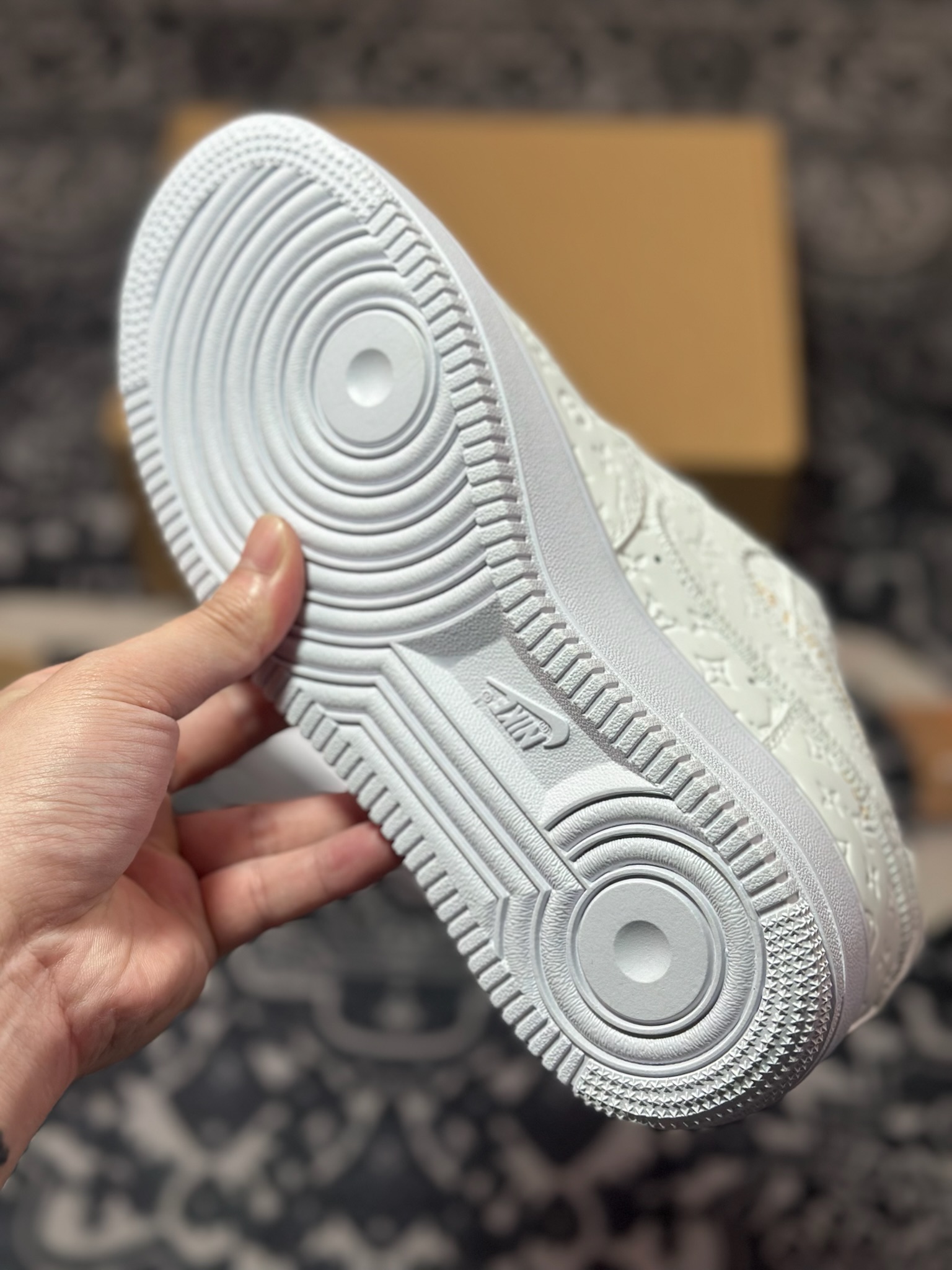 路易威登Louis Vuitton x Nike Air Force 1'07 LV8 Low” White/LV Monogram”空军一号板鞋“皮革全白LV压纹老花”