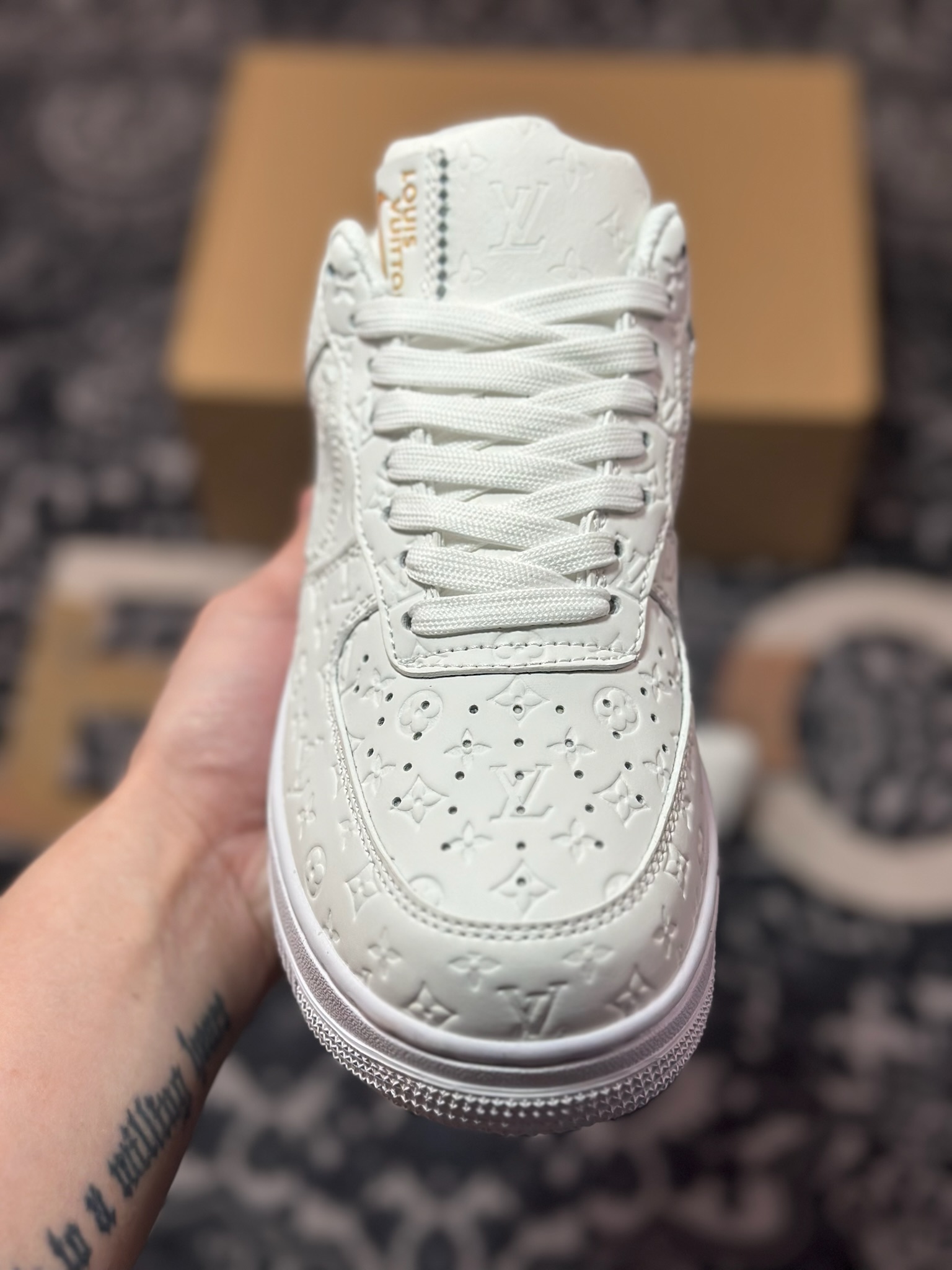 路易威登Louis Vuitton x Nike Air Force 1'07 LV8 Low” White/LV Monogram”空军一号板鞋“皮革全白LV压纹老花”