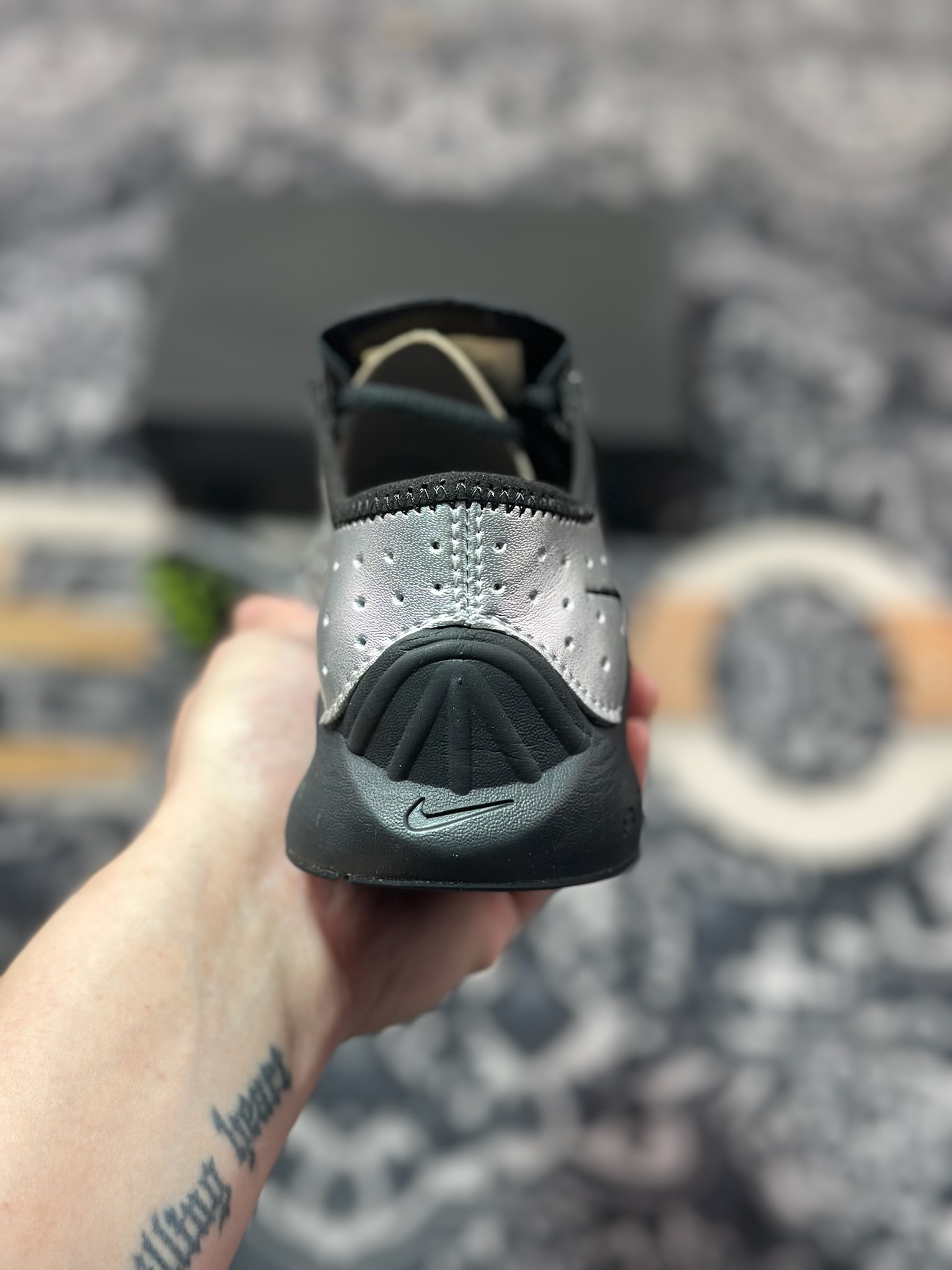 A8200 原装级别 Nike Air Superfly 舒适百搭防滑耐磨 低帮跑步鞋 女款 银色 HJ8082-601