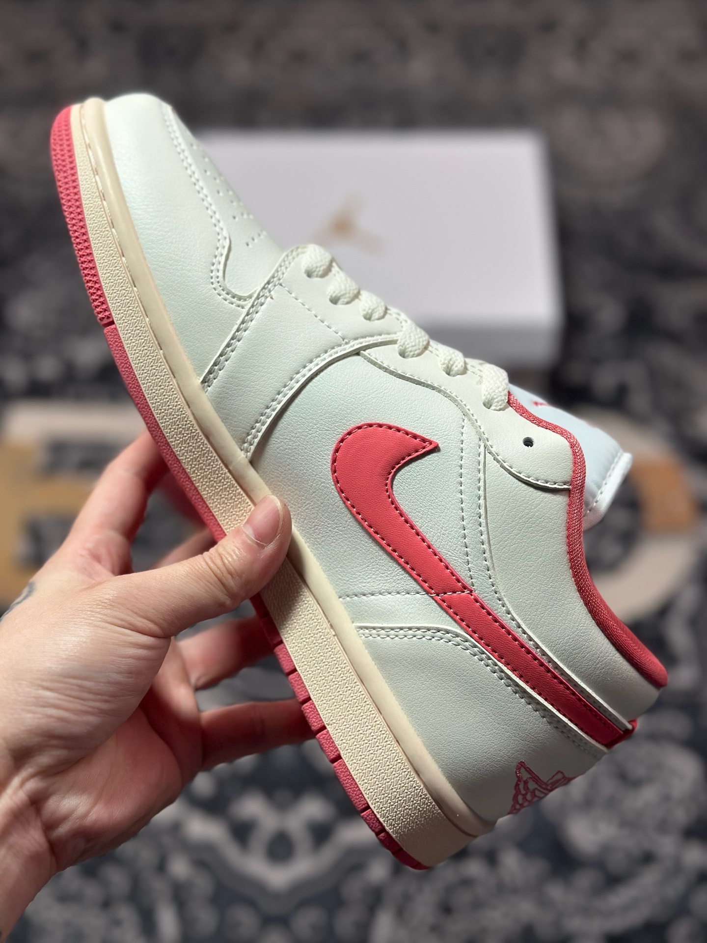 A6200 原装级别 Air Jordan 1 Low 复古白粉 DC0774-109