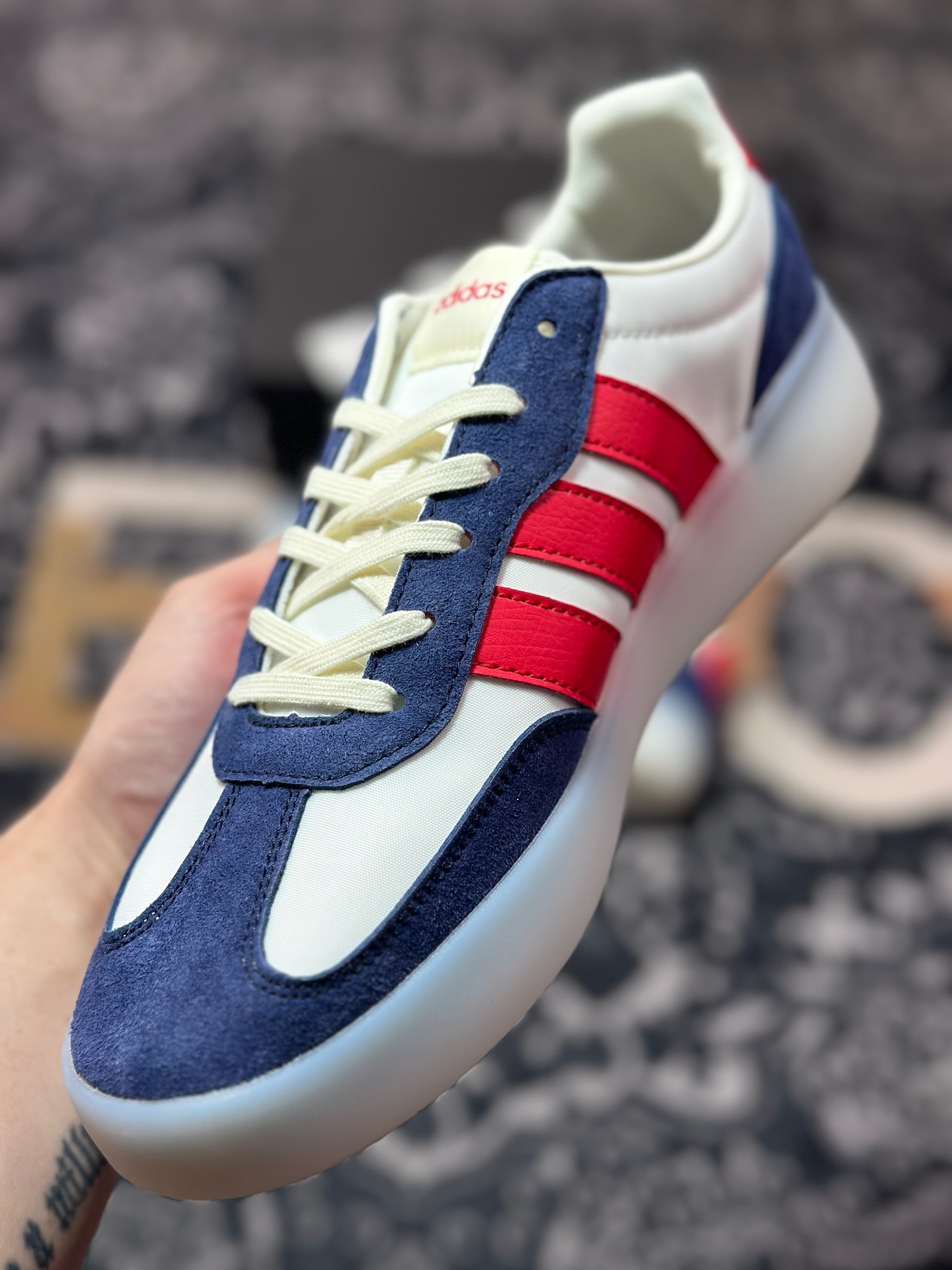 阿迪达斯Adidas Barreda Decode Low 巴列达解密系列低帮复古字头板鞋“深蓝白红果冻底” JP9667