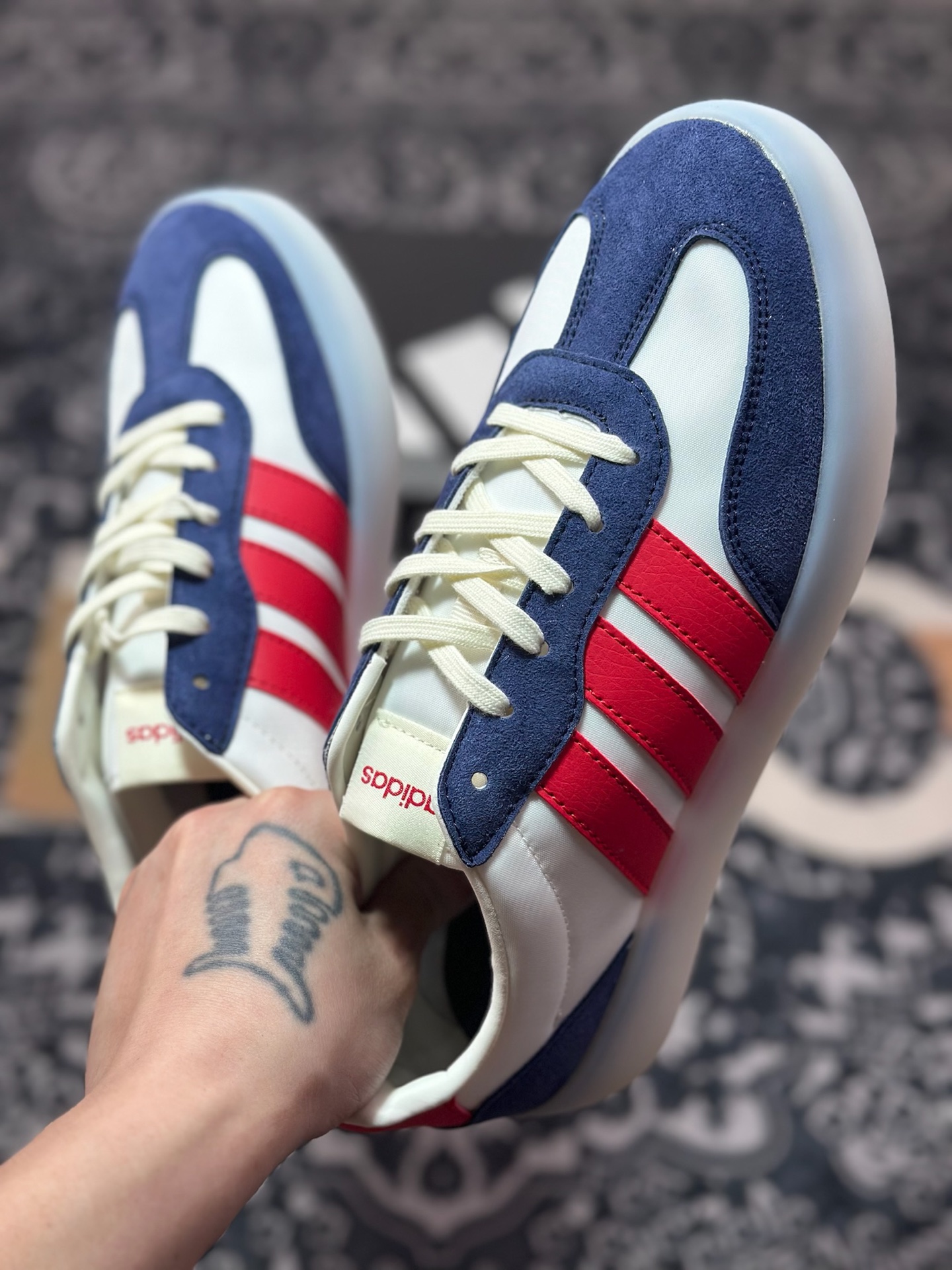 阿迪达斯Adidas Barreda Decode Low 巴列达解密系列低帮复古字头板鞋“深蓝白红果冻底” JP9667
