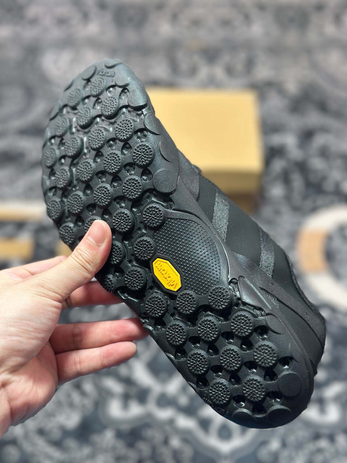 B0240 原装级别ISSEY MIYAKE/三宅一生 x New Balance MT10 舒适时尚 减震耐磨 低帮 生活休闲鞋 男女同款 黑色 M10OIS
