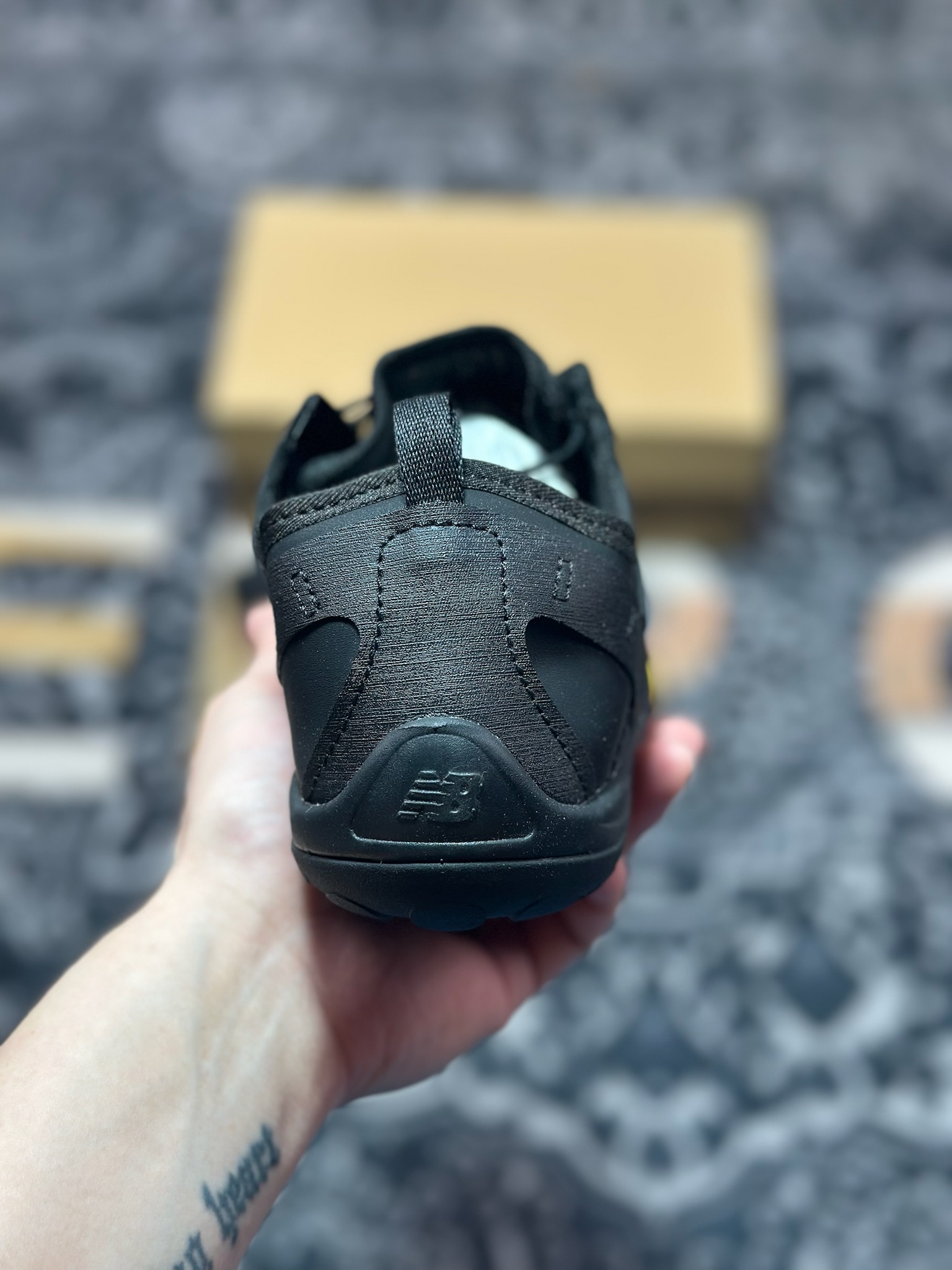 B0240 原装级别ISSEY MIYAKE/三宅一生 x New Balance MT10 舒适时尚 减震耐磨 低帮 生活休闲鞋 男女同款 黑色 M10OIS