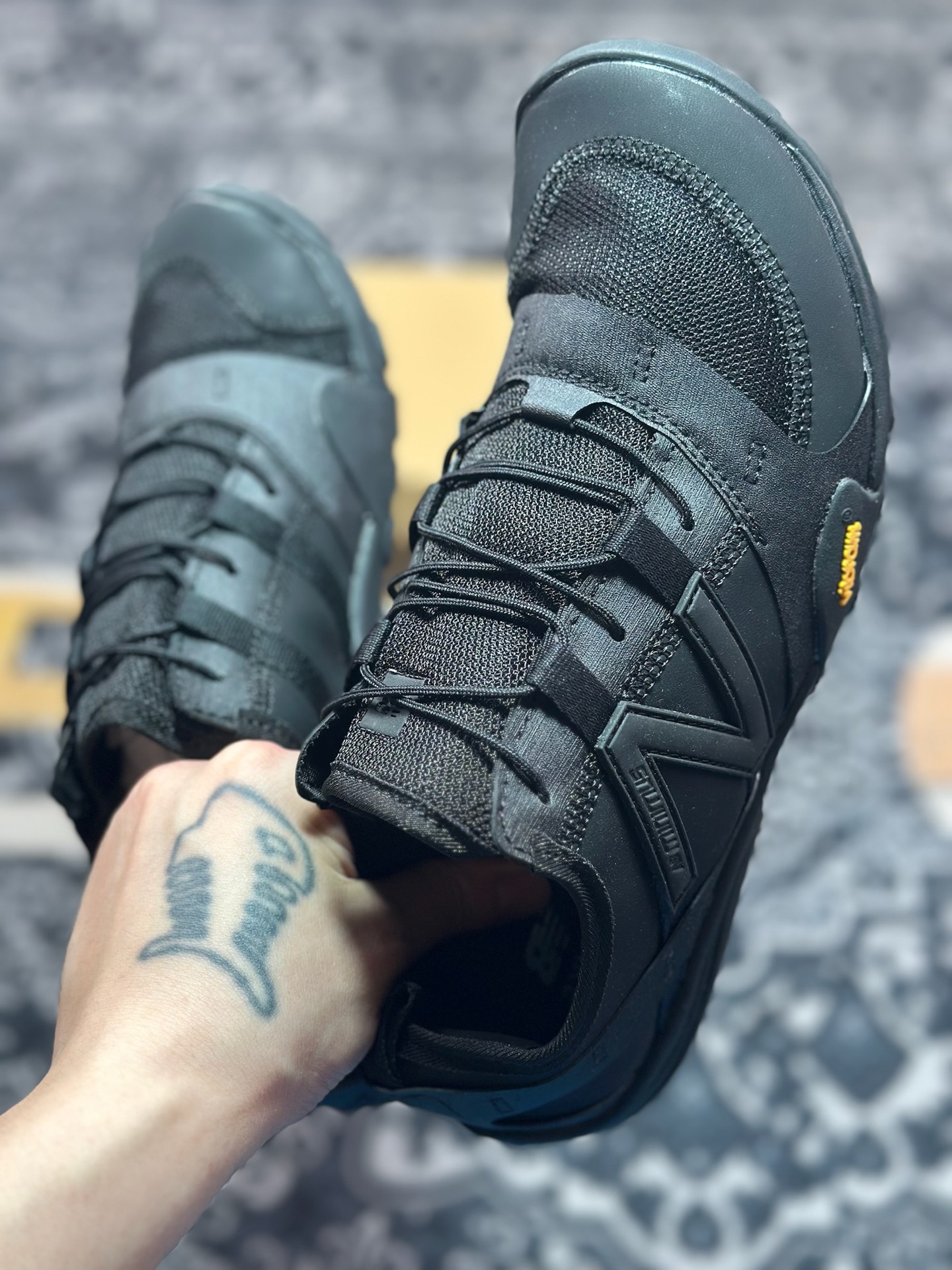 B0240 原装级别ISSEY MIYAKE/三宅一生 x New Balance MT10 舒适时尚 减震耐磨 低帮 生活休闲鞋 男女同款 黑色 M10OIS