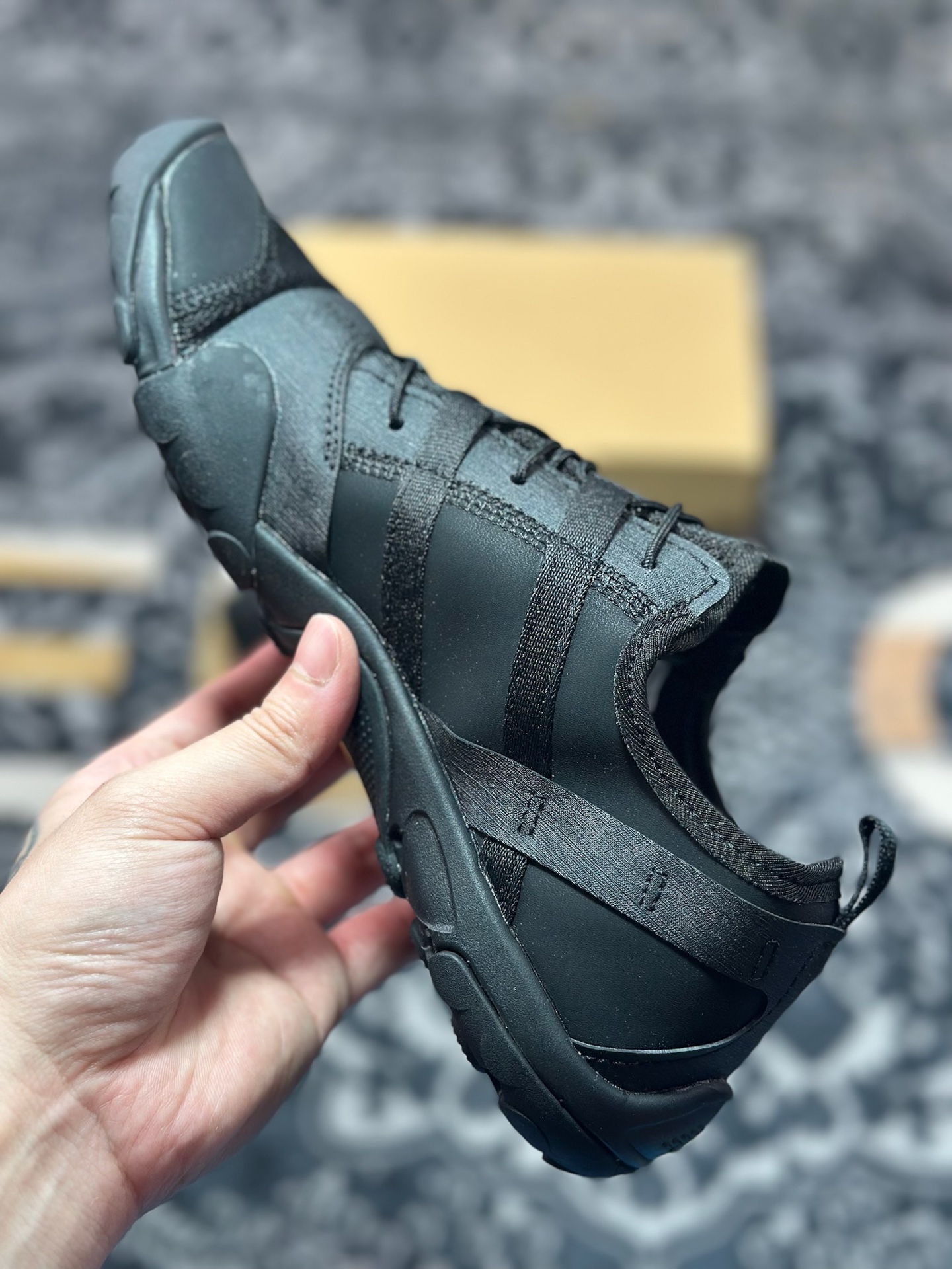 B0240 原装级别ISSEY MIYAKE/三宅一生 x New Balance MT10 舒适时尚 减震耐磨 低帮 生活休闲鞋 男女同款 黑色 M10OIS