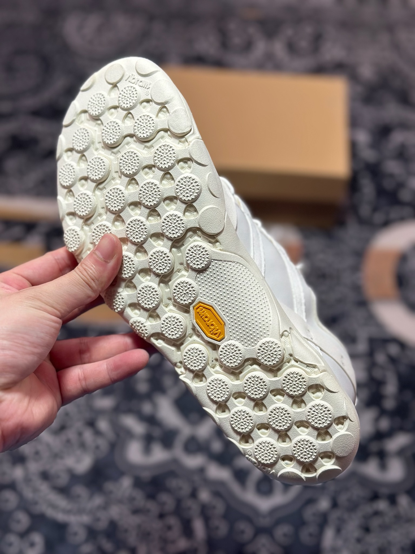 B0240 原装级别ISSEY MIYAKE/三宅一生 x New Balance MT10 舒适时尚 减震耐磨 低帮 生活休闲鞋 男女同款 白色 M10OIM