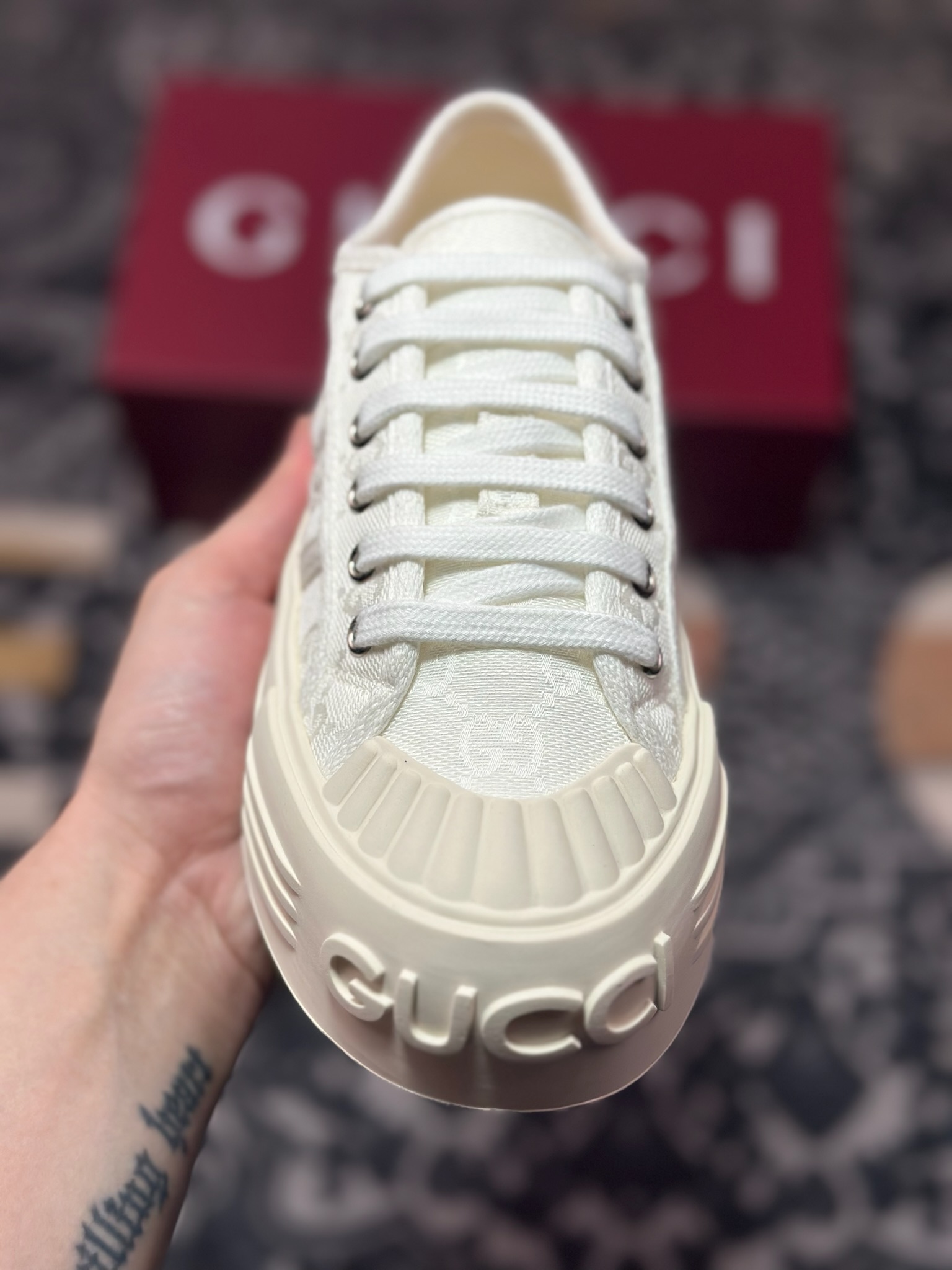 古驰Gucci Chunky Sneaker 1977厚底系列低帮板鞋“帆布米白GG帆布”816879 FABZZ 9143