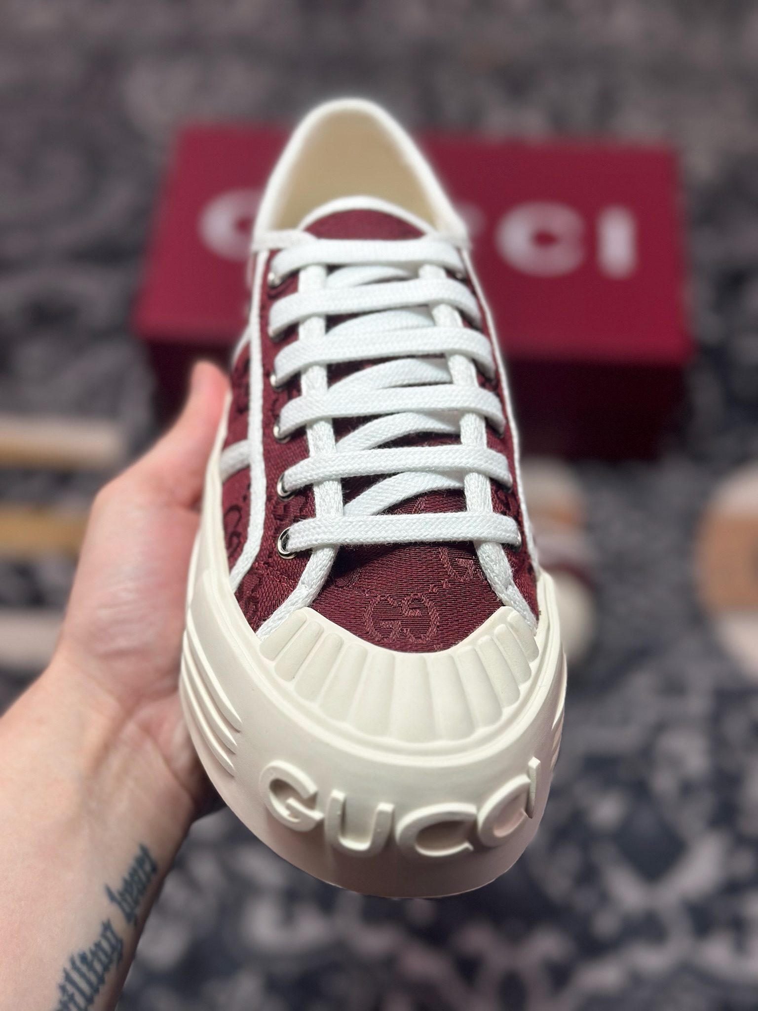 C0350 古驰Gucci Chunky Sneaker 1977厚底系列低帮百搭休闲运动板鞋“帆布酒红GG帆布” 816879 FABZZ 8545