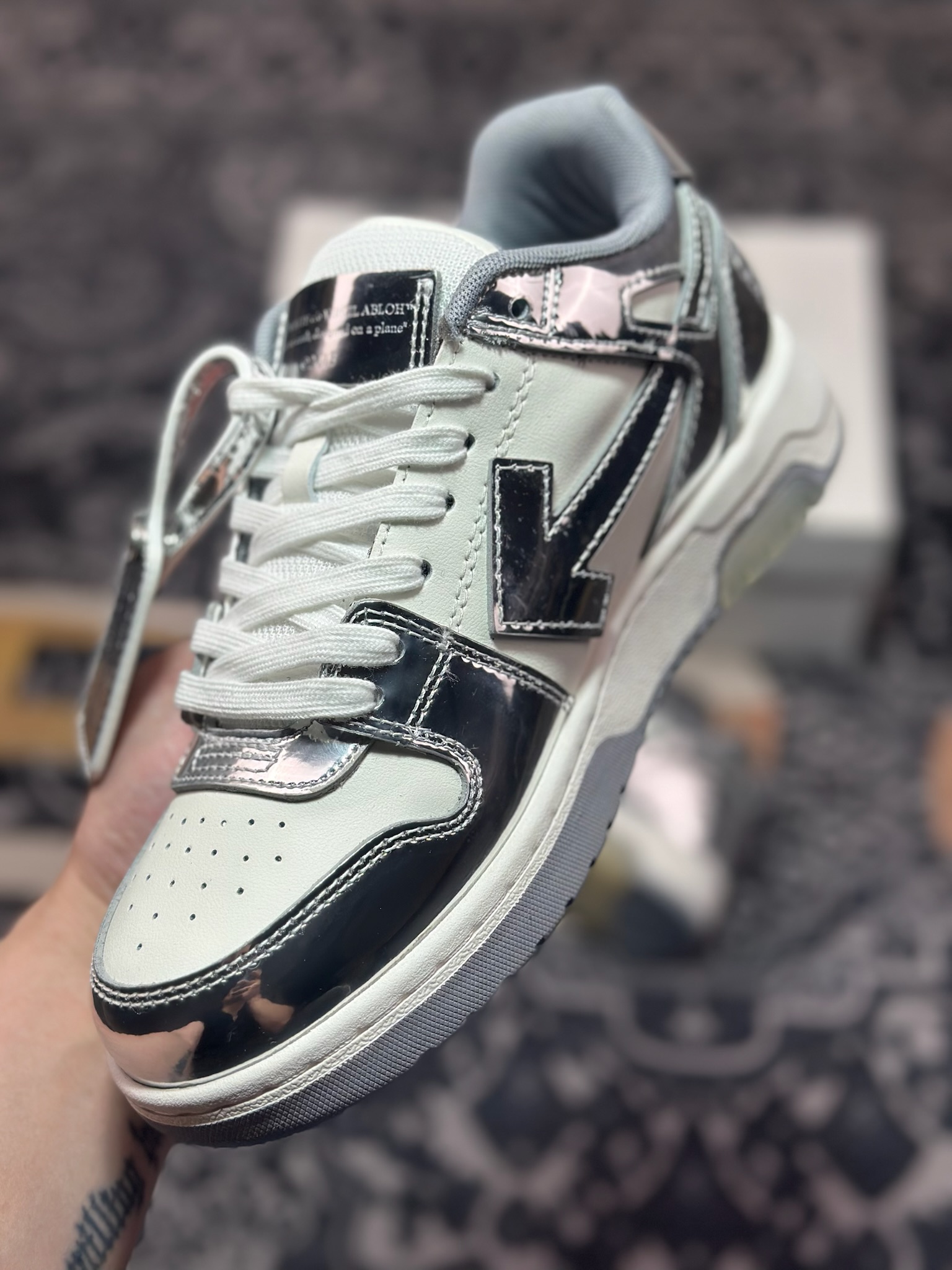 Off-White c/o Virgil Abloh Out Of Office Low-top Leather Sneakers”OOO”系列低帮运动板鞋“皮革银白箭头氧化底”OMIA189F23LEA0011010