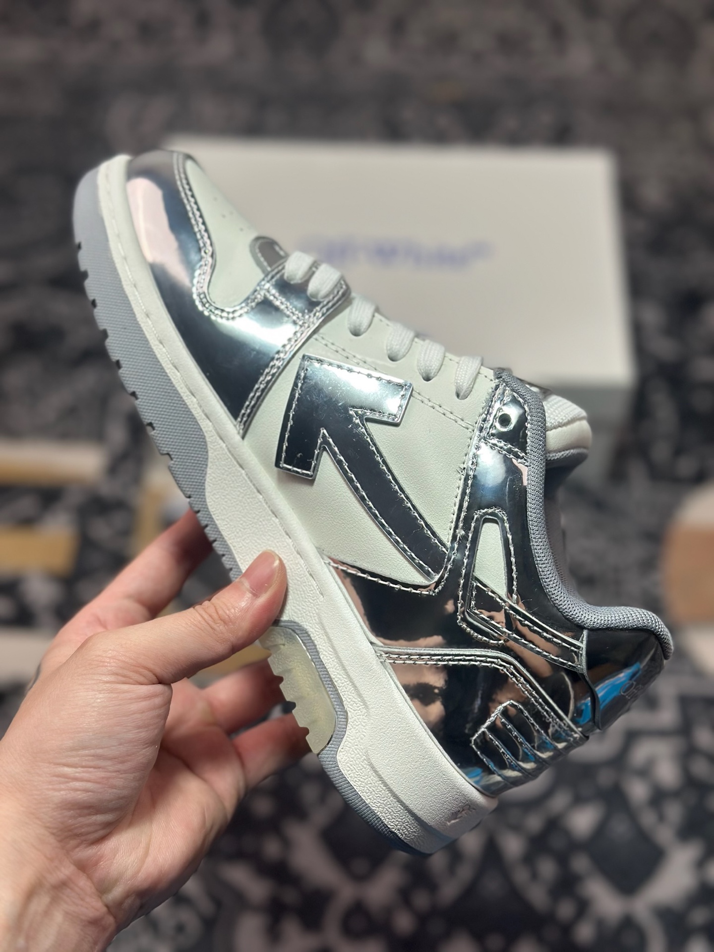 Off-White c/o Virgil Abloh Out Of Office Low-top Leather Sneakers”OOO”系列低帮运动板鞋“皮革银白箭头氧化底”OMIA189F23LEA0011010