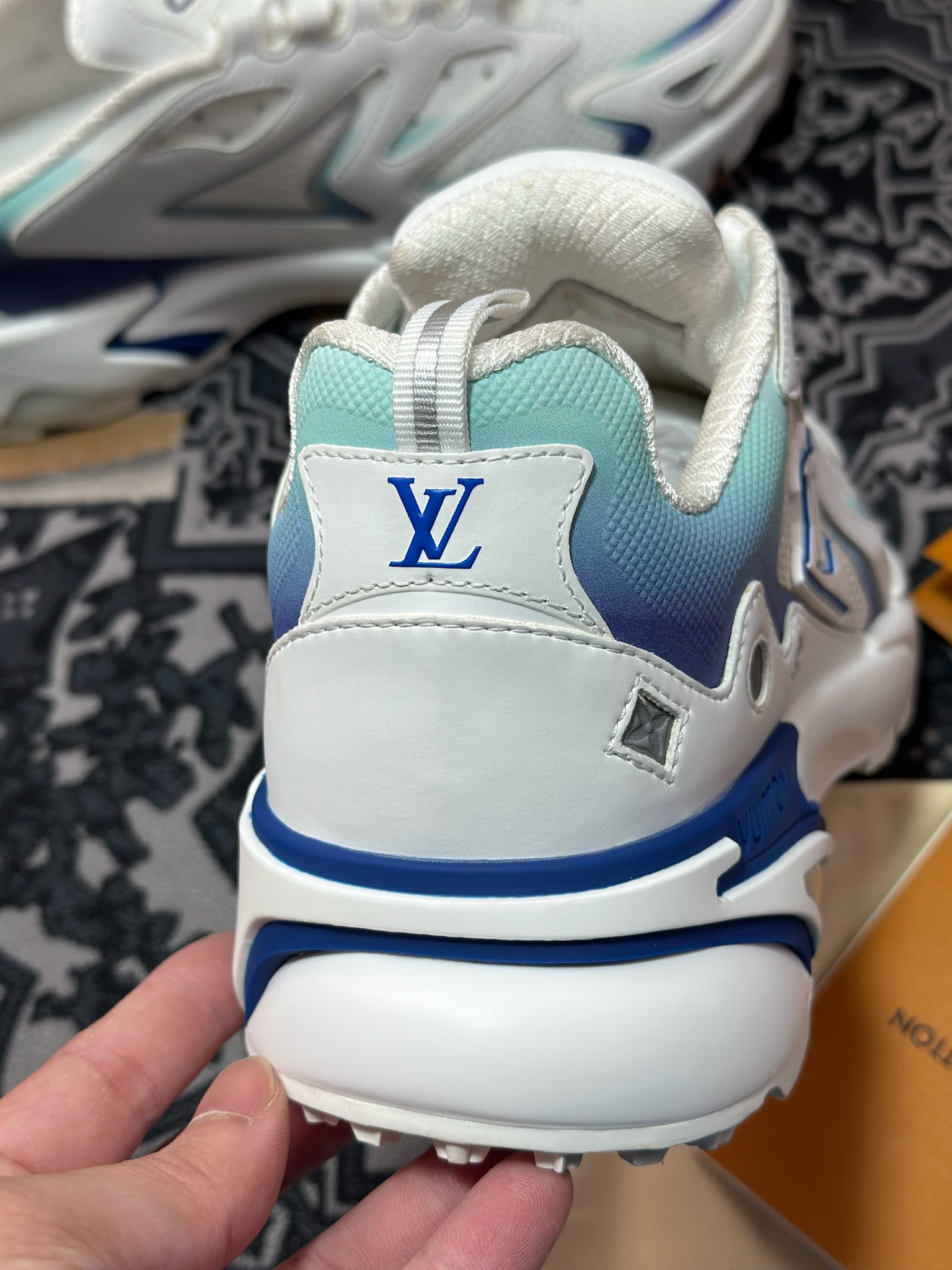 LV Runner Tatic 运动鞋向传统跑鞋汲取灵感 新颖亮相路易威登