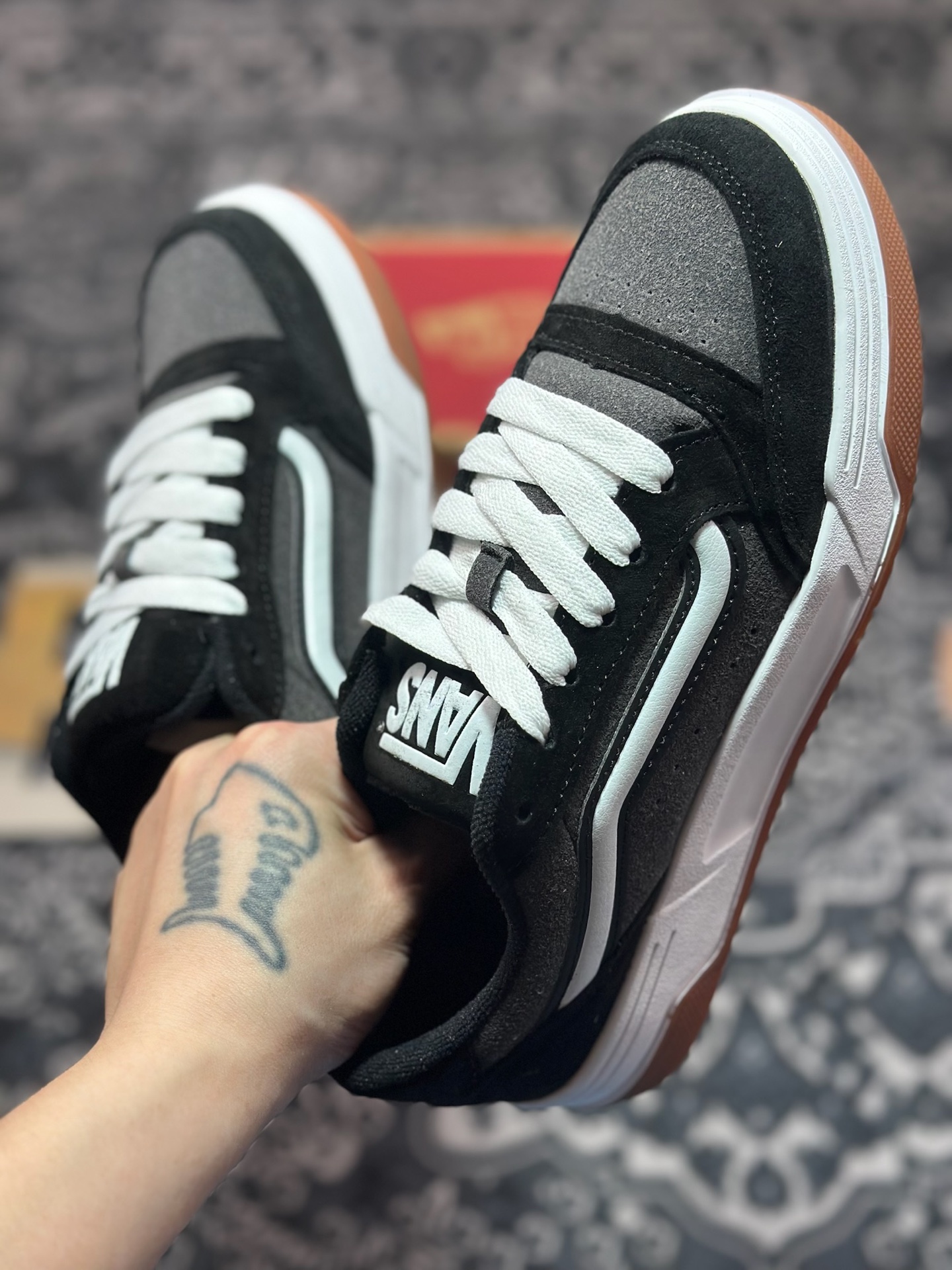 全新鞋型 Vans Hylane 系列 范斯官方 美式复古休闲运动鞋 VN000D26BRO 棕色 VN000D26BMA 黑白-Chinese UA Cheap High Quatity Brand Clothes Bags handbags Sneakers wholesale wholesaler seller from China Factory suppliers Fashion Clothing Shoes best Quality Beautiful Price 全新鞋型 Vans Hylane 系列 范斯官方 美式复古休闲运动鞋 VN000D26BRO 棕色 VN000D26BMA 黑白