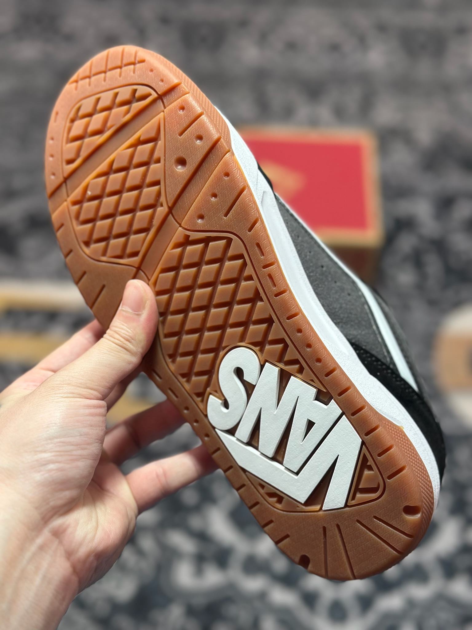 全新鞋型 Vans Hylane 系列 范斯官方 美式复古休闲运动鞋 VN000D26BRO 棕色 VN000D26BMA 黑白-Chinese UA Cheap High Quatity Brand Clothes Bags handbags Sneakers wholesale wholesaler seller from China Factory suppliers Fashion Clothing Shoes best Quality Beautiful Price 全新鞋型 Vans Hylane 系列 范斯官方 美式复古休闲运动鞋 VN000D26BRO 棕色 VN000D26BMA 黑白