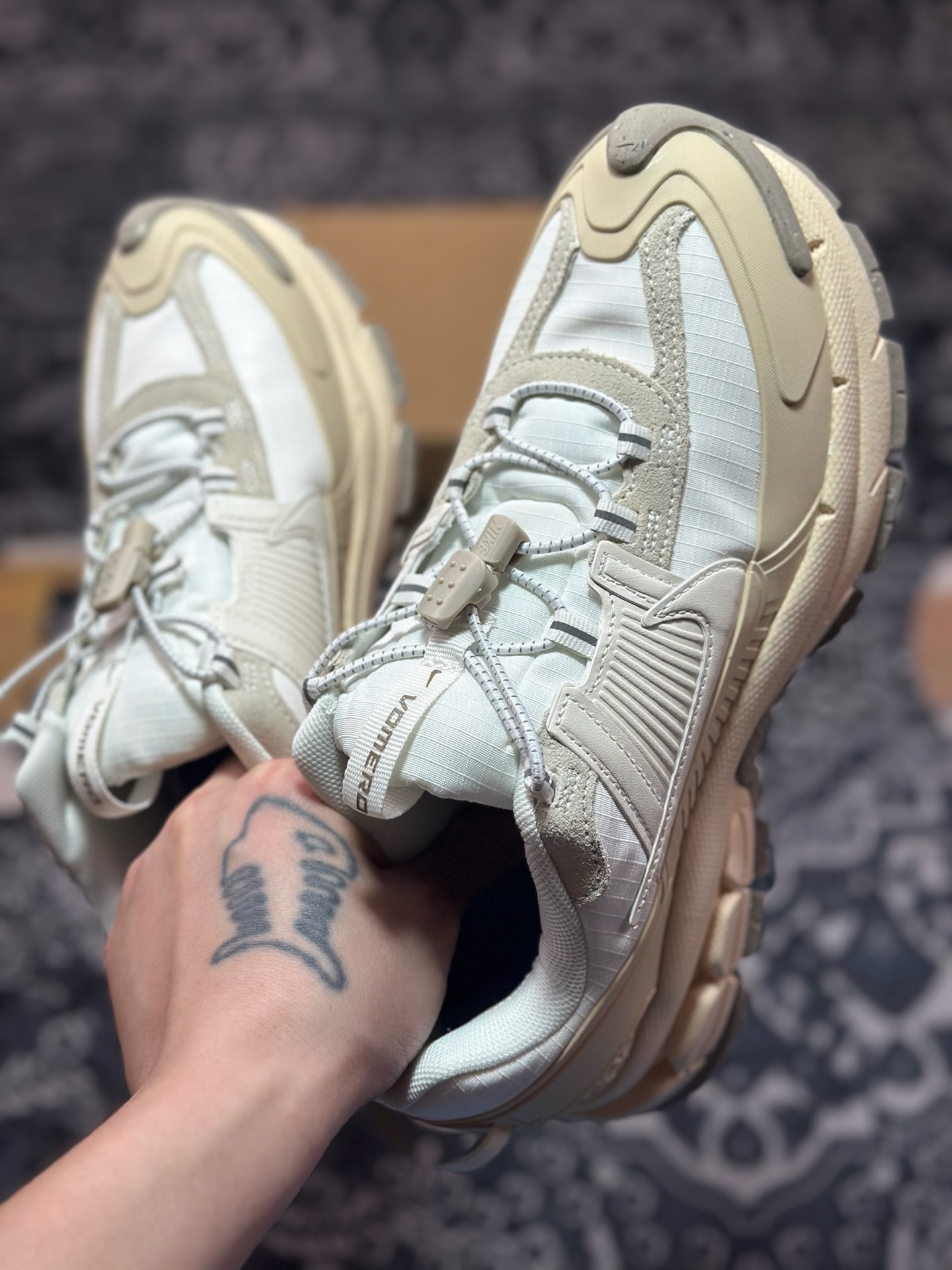 原厂级别 Nk Zoom Vomero Roam 马拉松复古五代休闲厚底增高运动慢跑老爹鞋 FV2295-101