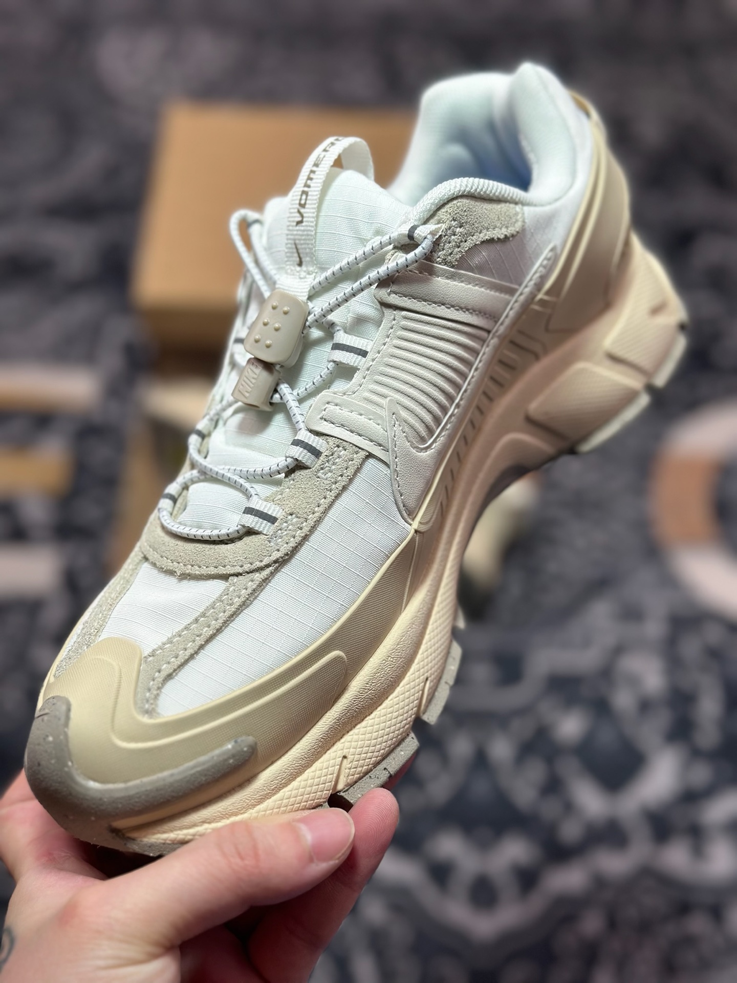 原厂级别 Nk Zoom Vomero Roam 马拉松复古五代休闲厚底增高运动慢跑老爹鞋 FV2295-101