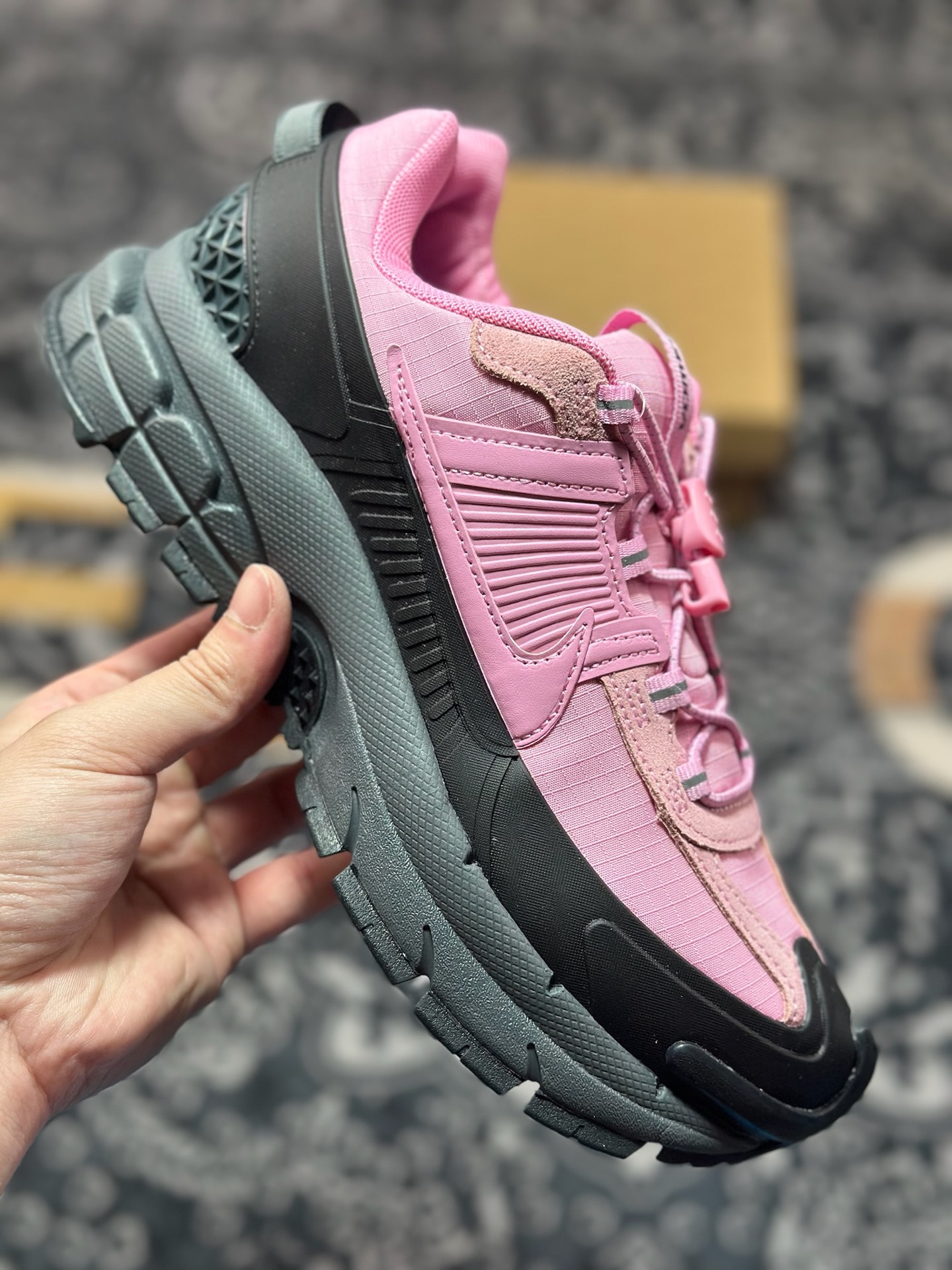 原厂级别 Nk Zoom Vomero Roam 马拉松复古五代休闲厚底增高运动慢跑老爹鞋 HQ2181-001