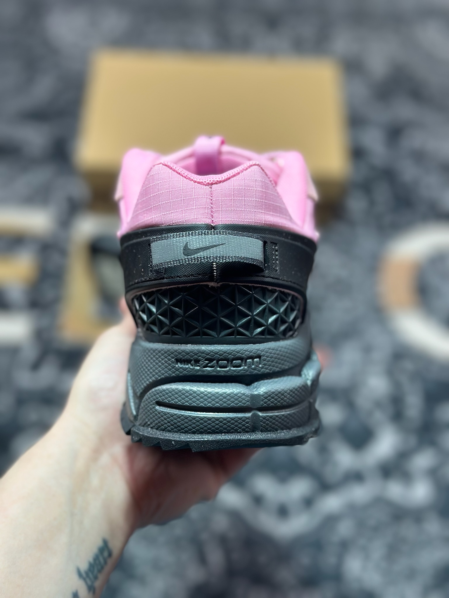 原厂级别 Nk Zoom Vomero Roam 马拉松复古五代休闲厚底增高运动慢跑老爹鞋 HQ2181-001