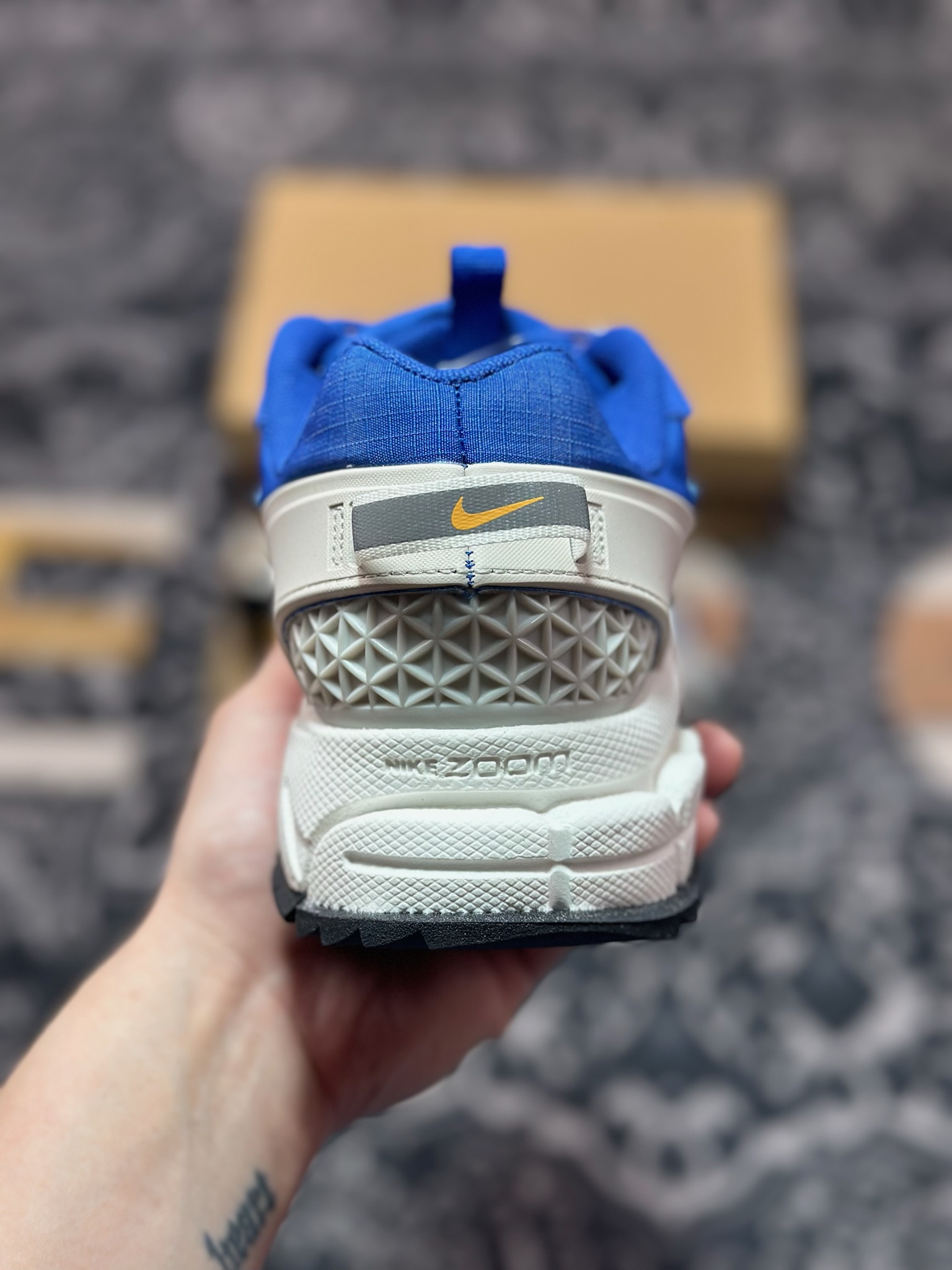 原厂级别 Nk Zoom Vomero Roam 马拉松复古五代休闲厚底增高运动慢跑老爹鞋 FV2295-400