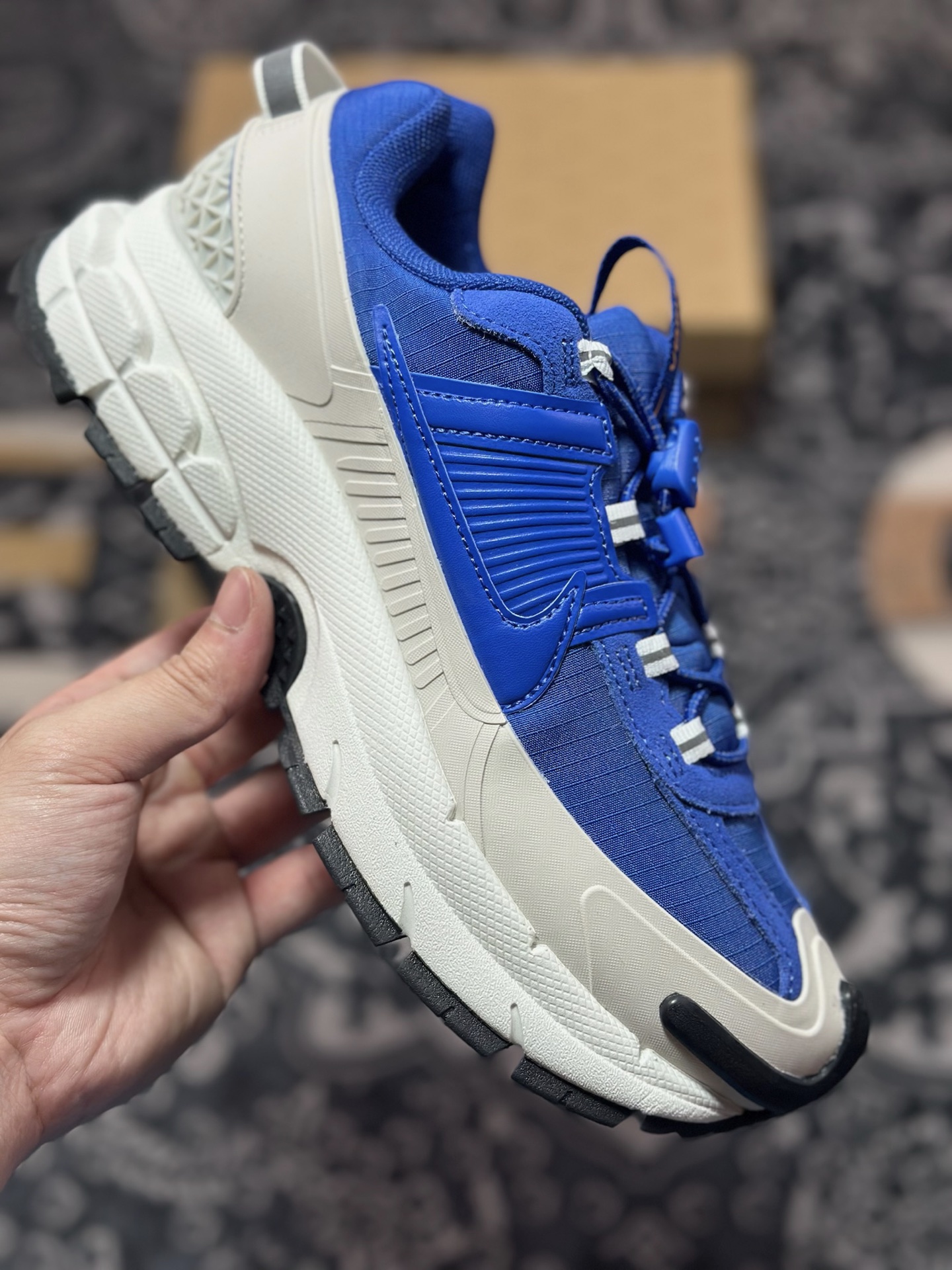 原厂级别 Nk Zoom Vomero Roam 马拉松复古五代休闲厚底增高运动慢跑老爹鞋 FV2295-400