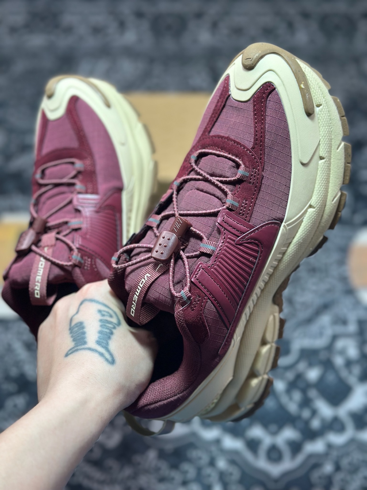 原厂级别 Nk Zoom Vomero Roam 马拉松复古五代休闲厚底增高运动慢跑老爹鞋 HQ2181-700-Chinese UA Cheap High Quatity Brand Clothes Bags handbags Sneakers wholesale wholesaler seller from China Factory suppliers Fashion Clothing Shoes best Quality Beautiful Price 原厂级别 Nk Zoom Vomero Roam 马拉松复古五代休闲厚底增高运动慢跑老爹鞋 HQ2181-700