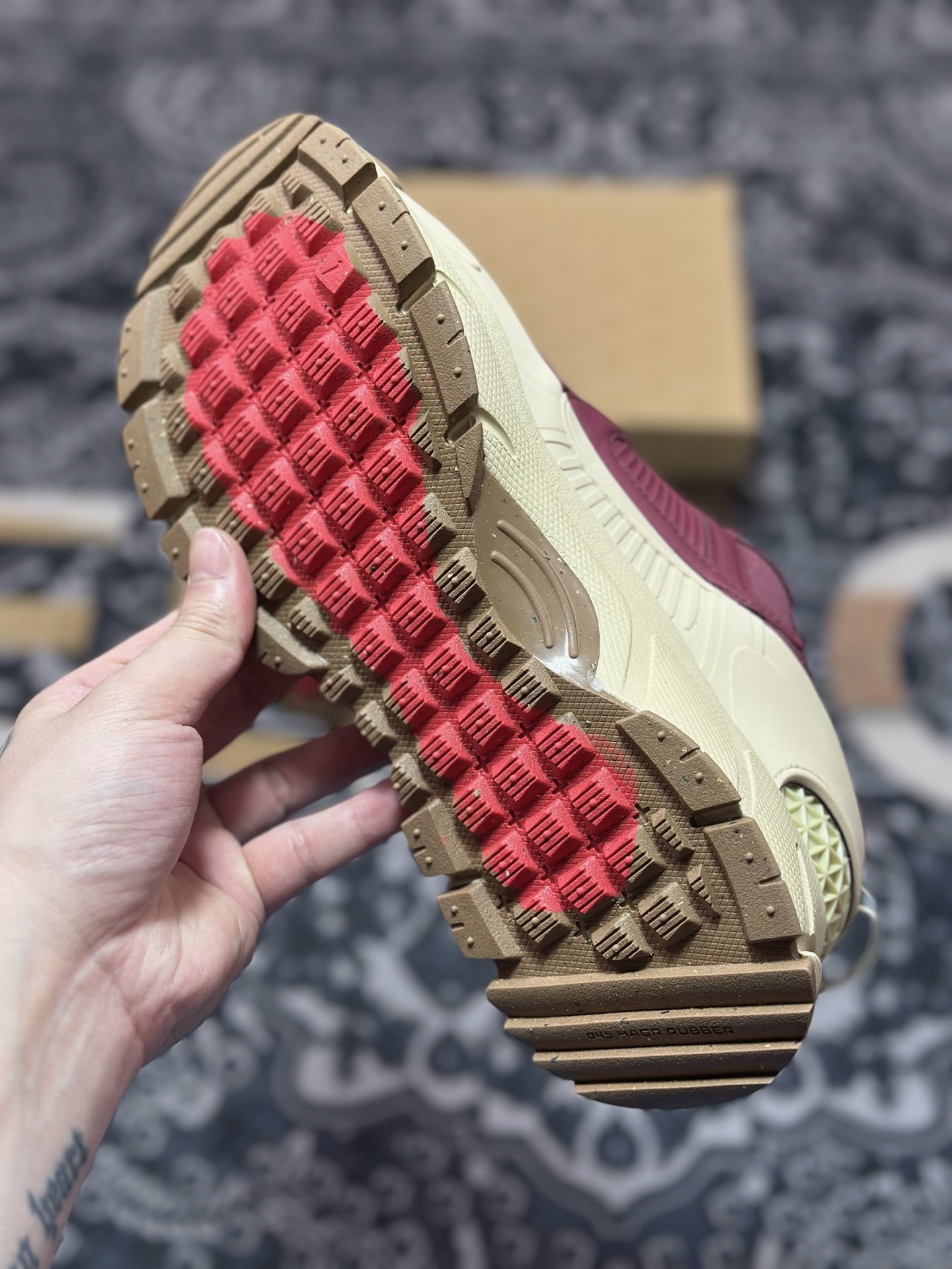 原厂级别 Nk Zoom Vomero Roam 马拉松复古五代休闲厚底增高运动慢跑老爹鞋 HQ2181-700-Chinese UA Cheap High Quatity Brand Clothes Bags handbags Sneakers wholesale wholesaler seller from China Factory suppliers Fashion Clothing Shoes best Quality Beautiful Price 原厂级别 Nk Zoom Vomero Roam 马拉松复古五代休闲厚底增高运动慢跑老爹鞋 HQ2181-700