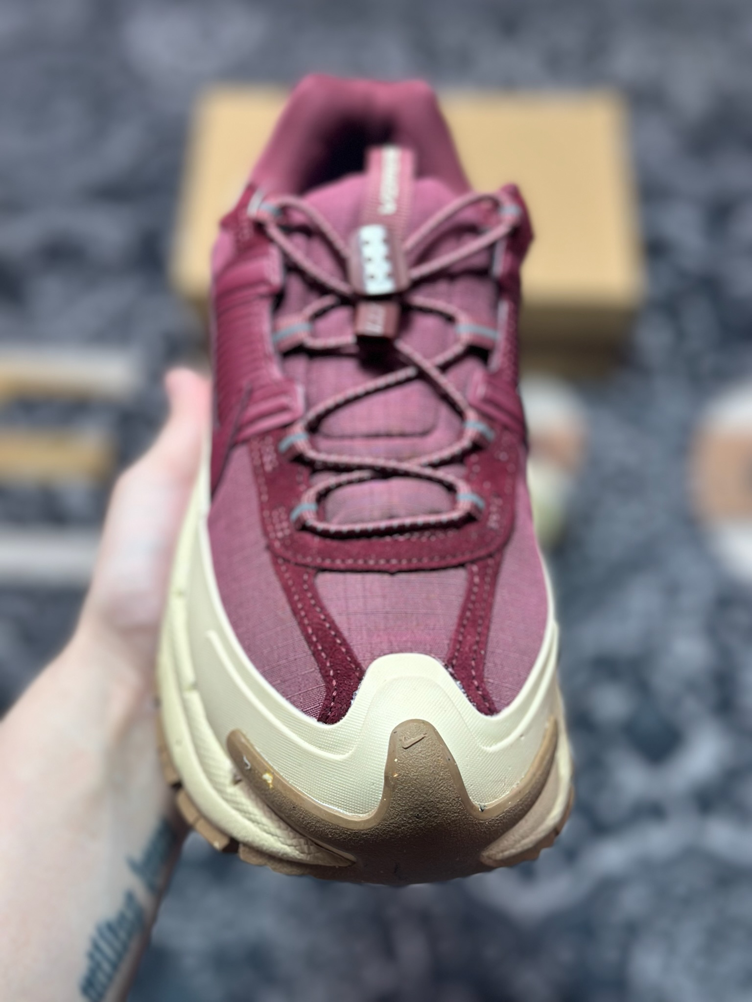 原厂级别 Nk Zoom Vomero Roam 马拉松复古五代休闲厚底增高运动慢跑老爹鞋 HQ2181-700-Chinese UA Cheap High Quatity Brand Clothes Bags handbags Sneakers wholesale wholesaler seller from China Factory suppliers Fashion Clothing Shoes best Quality Beautiful Price 原厂级别 Nk Zoom Vomero Roam 马拉松复古五代休闲厚底增高运动慢跑老爹鞋 HQ2181-700