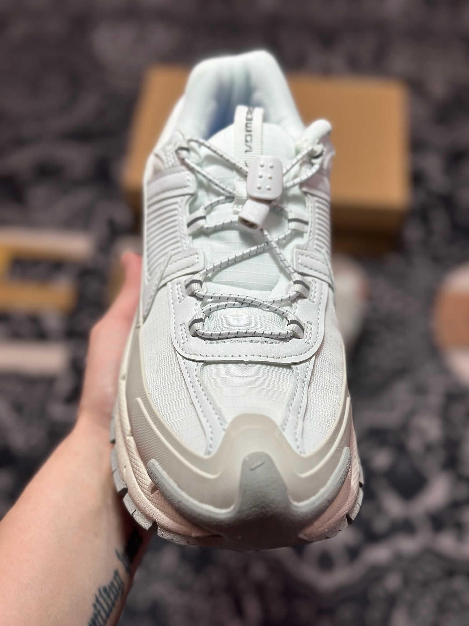 原厂级别 Nk Zoom Vomero Roam 马拉松复古五代休闲厚底增高运动慢跑老爹鞋 HV6410-100