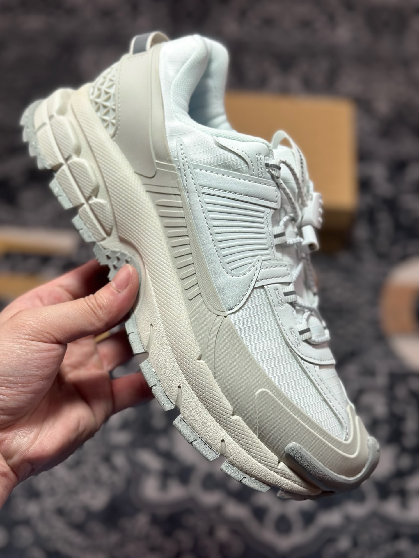 原厂级别 Nk Zoom Vomero Roam 马拉松复古五代休闲厚底增高运动慢跑老爹鞋 HV6410-100