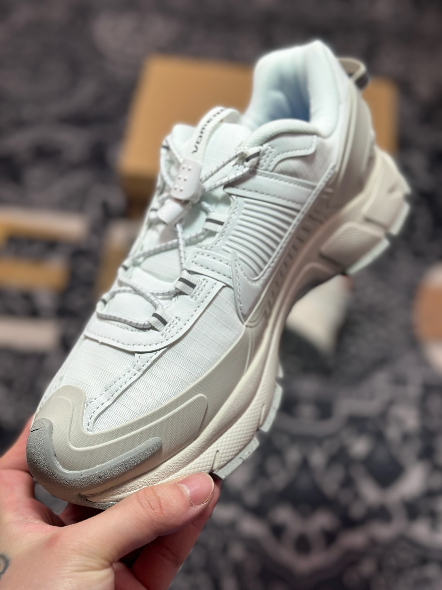 原厂级别 Nk Zoom Vomero Roam 马拉松复古五代休闲厚底增高运动慢跑老爹鞋 HV6410-100